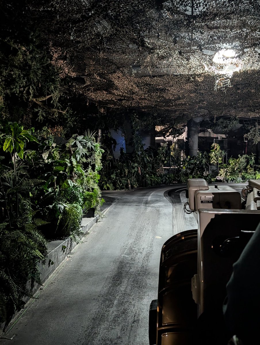 BeastCoasters's tweet photo. I JUST GOT EVACUATED OFF OF DINOSAUR!! I'll start a thread with all the photos I took.
This has been a dream come true but I really hope they're able to get her back up soon for everyone here https://t.co/9c3xtlLb8r