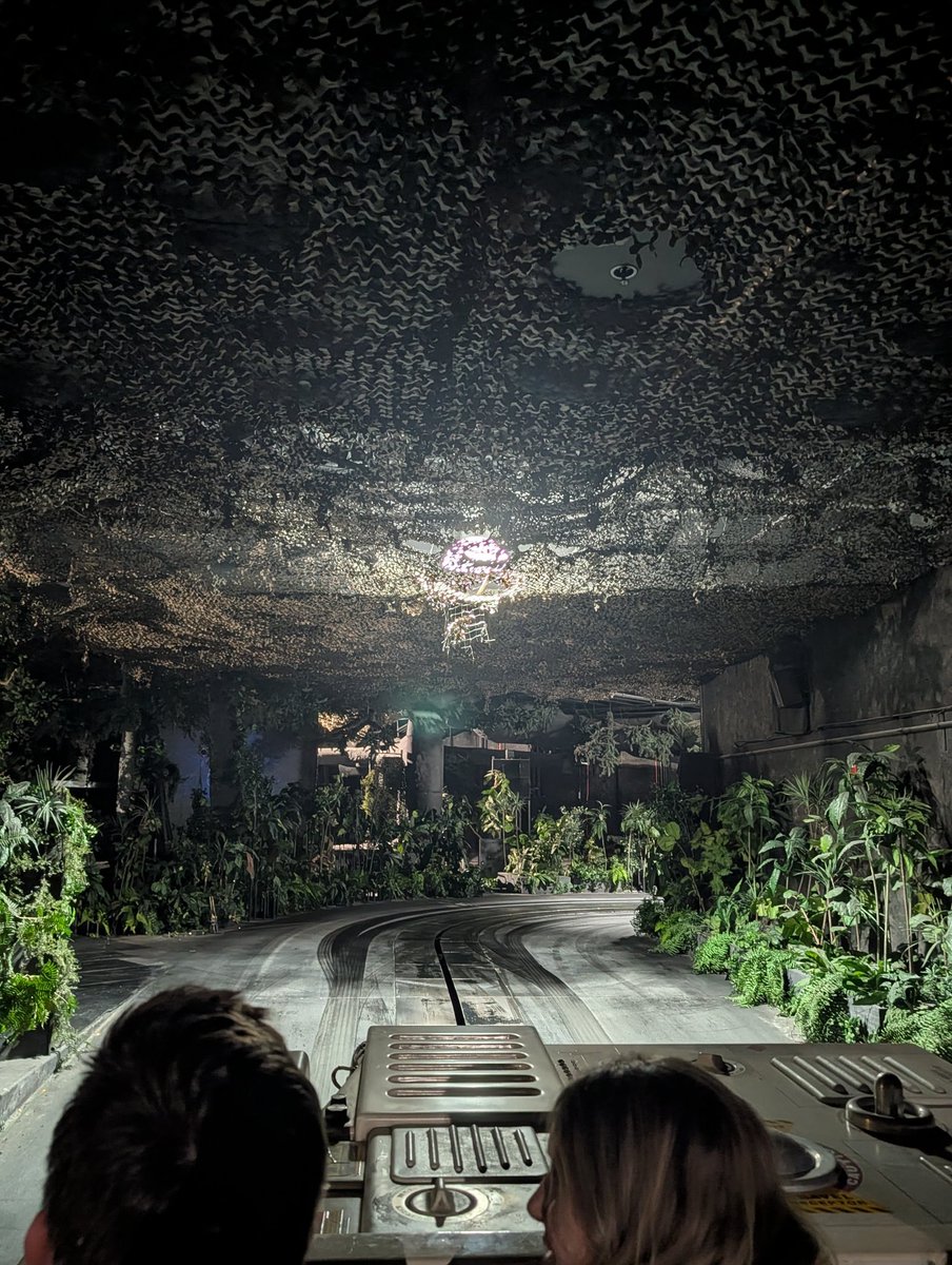 BeastCoasters's tweet photo. I JUST GOT EVACUATED OFF OF DINOSAUR!! I'll start a thread with all the photos I took.
This has been a dream come true but I really hope they're able to get her back up soon for everyone here https://t.co/9c3xtlLb8r