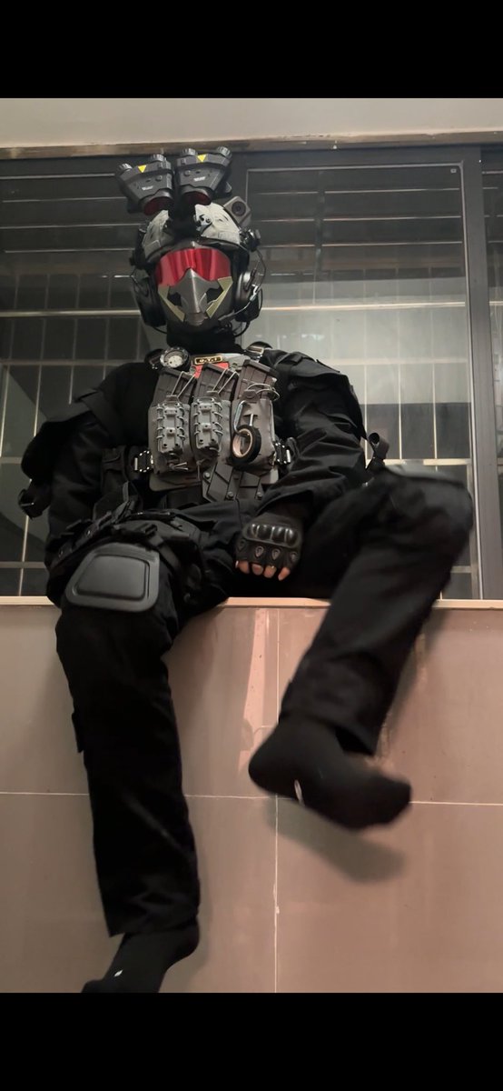 O76935O's tweet photo. 谁来闻威龙的臭脚 #威龙 #cosplay  #覆面 https://t.co/LZD5YZlxBW