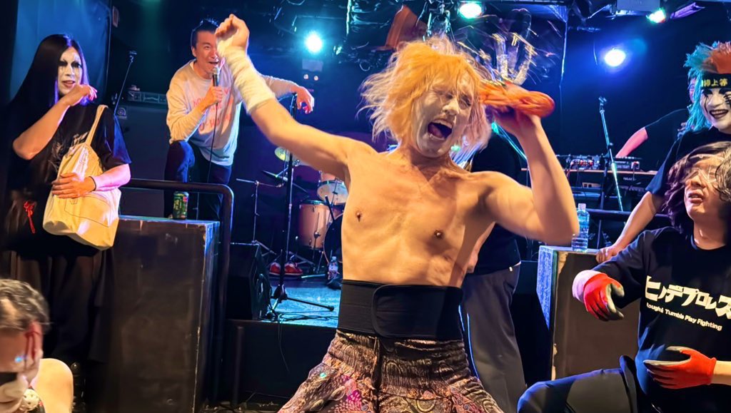 【次回オゾマシーズ!】
2/28(土) 三軒茶屋HEAVEN'S DOOR
オゾマシーズ＆HEAVEN'S DOOR共同企画
「耳鳴りの奥のエピローグ Vol.3」
出演:オゾマシーズ/地獄フレンズ/らいむらいと/王様と下僕/Rough Zombie
開場18:30開演19:00
前売¥2,800当日¥3,000 (共に別途+1d¥500)

前売ご予約はDM•リプにて