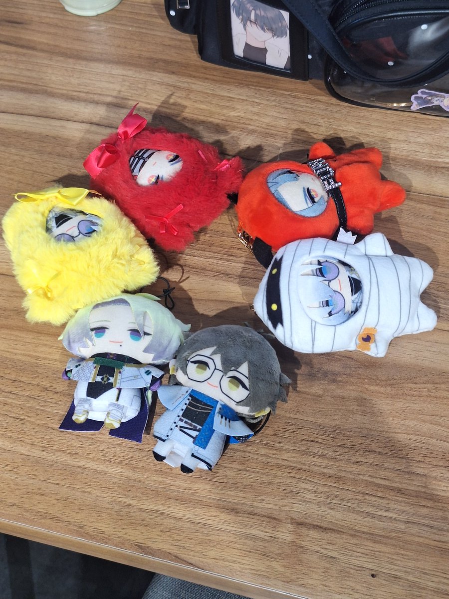 embabblebee's tweet photo. Had an absolute blast attending this event!

Went alone but trust that everyone were all very friendly and fun to talk to ❤️

Hoping to attend more niji events and meet more new friends!

#CROWNEDBYDESIGN2026
#FREOBIRTHDAYEVENT https://t.co/hDfpbJsMVp