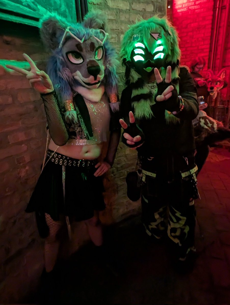 orculux's tweet photo. A night to never forget ❤️ Howie D. Hyena ❤️ @Tomodachi_Fur @ProtoButSpoon https://t.co/TS5XP9HImB