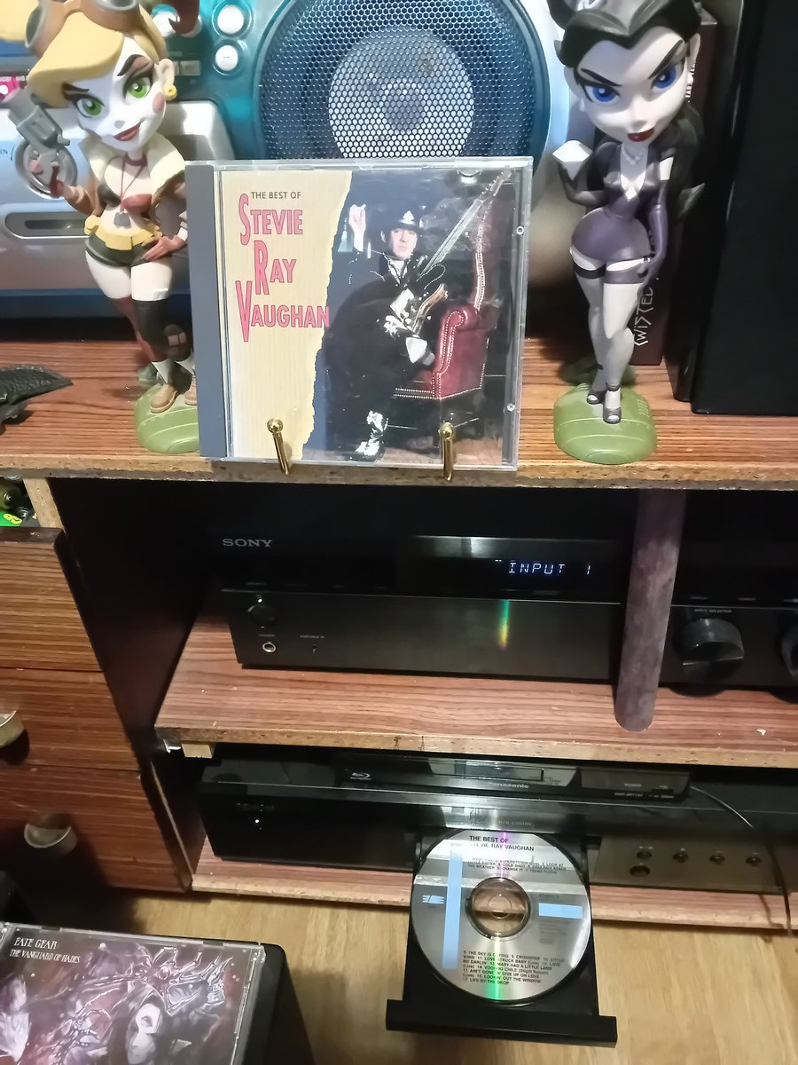 LatzTheNeko's tweet image. The best of ✌️
#Stevierayvaughan
#SRV
#NowPlaying 
#CD
#physicalmedia 
Happy sunday everyone 🎶