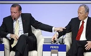 Niye mi Recep Tayyip Erdoğan'ı çok seviyorum? 

Tüm dünyanın gözü önünde #Epstein çetelerine "SİZ ÇOCUKLARI ÖLDÜRMEYİ ÇOK İYİ BİLİRSİNİZ diye haykırdığı için. 

Ve geçmişinde hiçbir leke olmadığı için. Allah nefes verdikçe seni asla yarı yolda bırakmayacağız.