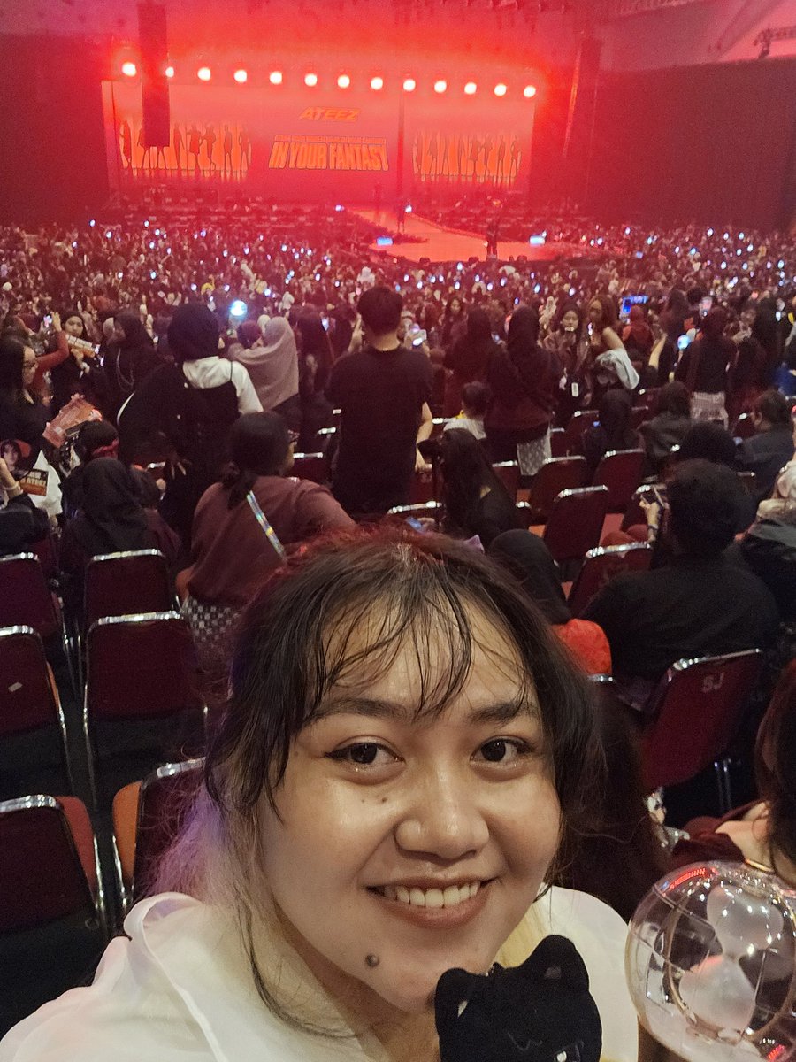 allfor_woo's tweet photo. From this to this... Thank God 4 the opportunity to experience this. Thank you @ATEEZofficial 4 coming to Jakarta. Terimakasih dah all out &amp; enjoy bareng INATINY. Terimakasih u/ effort belajar bahasa Indonesia. You guys rock!!!! Atiny, MANA SUARANYA??!!! #InYourFantasyInJakarta https://t.co/lAWyyIuXue