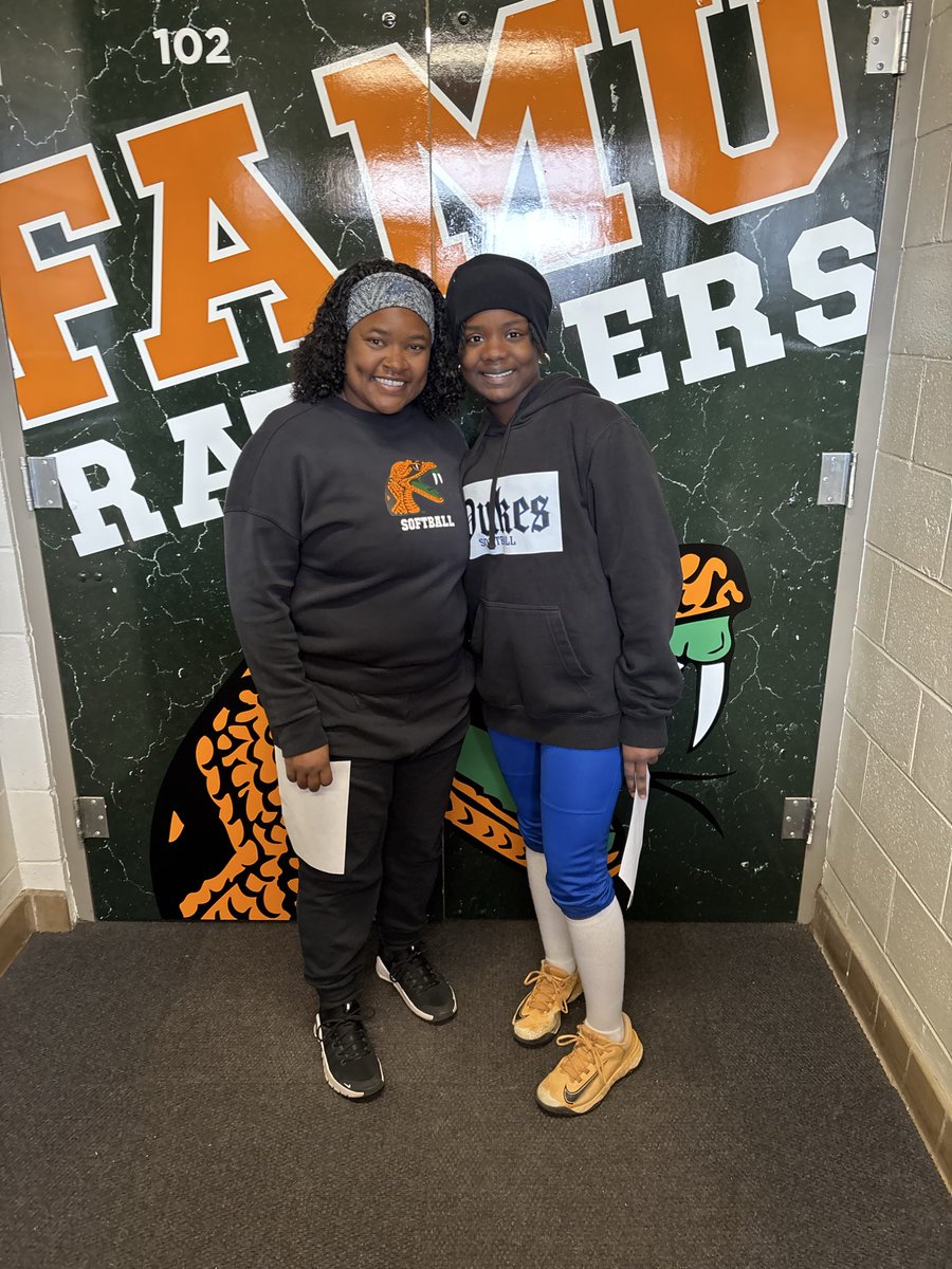 EmoreeSmith's tweet photo. Great day at the FAMU Softball camp! Thanks to the coaches and players who ran an awesome camp. Appreciate Coach Beall and Coach Hurtado for the opportunity ! 🥎💚🧡

@bbeall0628 @JessMargarita @DukesFlowers https://t.co/FcTRID98fB