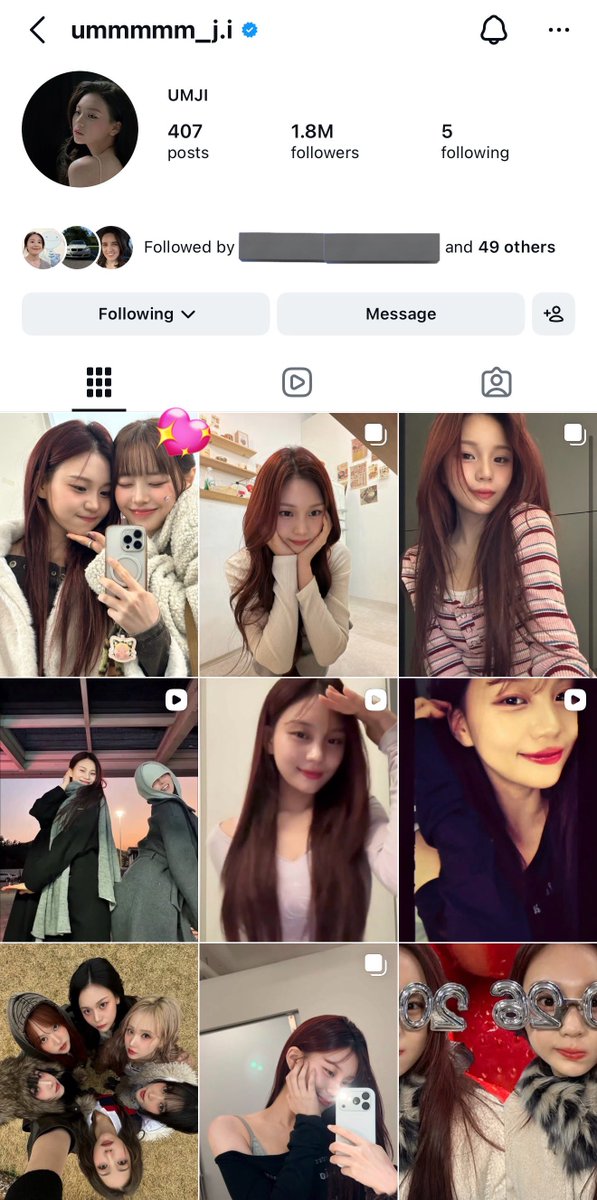 it’s the fact that umji has only photos of herself or with gfriend but NOW has a photo on her profile with CHUU?????