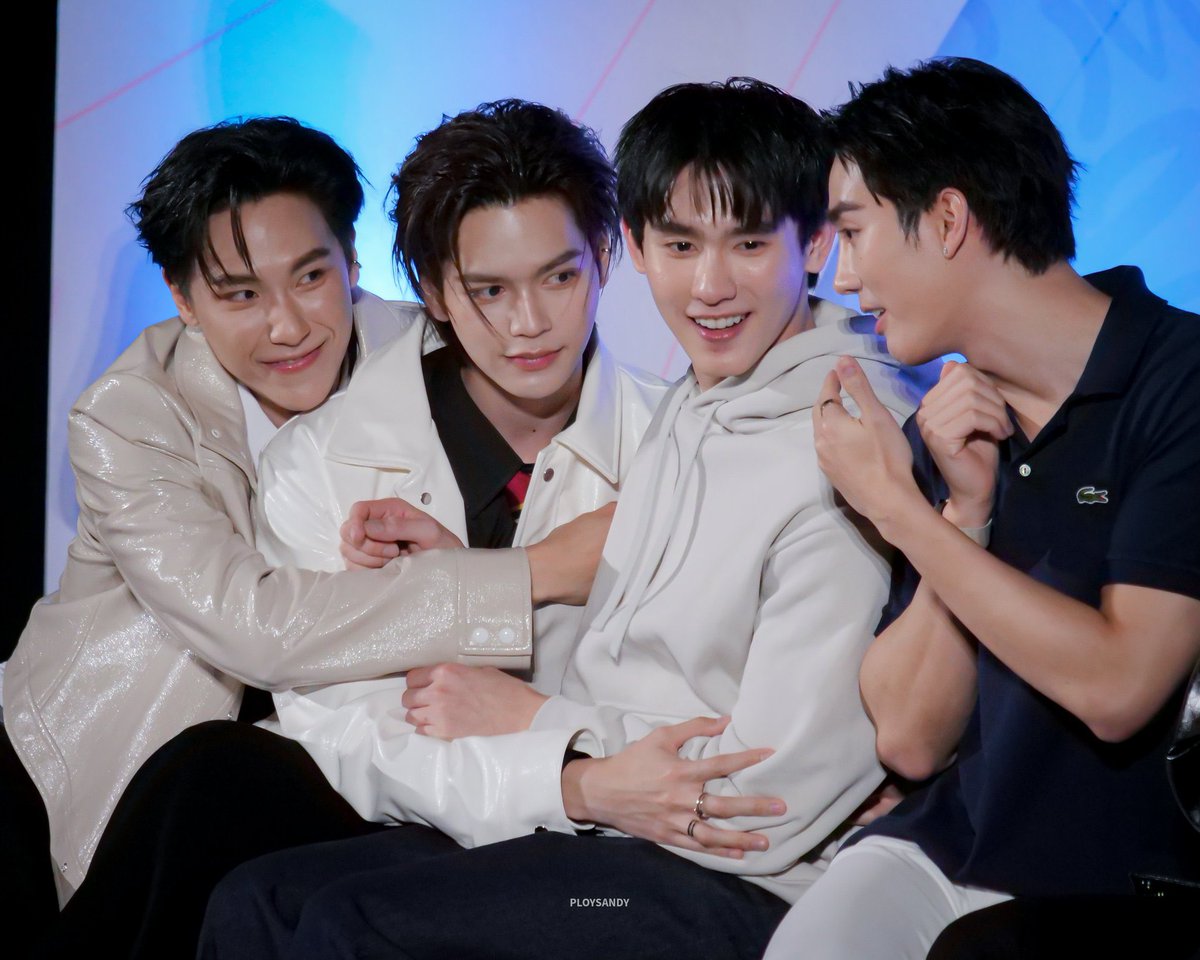 ꒰ #ForceBook , #JuniorMark ♡ ꒱
#MyRomanceScammerEP1

💬 Part Talk : Perfect 10 Liners Fan Party 

🦊👉🏻🐶 : “ ขอบคุณที่มาสนิทกับบุ๊ค กูอยากให้มึงไปได้ไกลที่สุดเลย แต่ไม่ว่ามึงจะไปได้ไกลแค่ไหน กูอยากให้มึงเอามาร์คไปด้วยนะ ♡ ”
🦊👉🏻🐱 : “ มาร์คเป็นคนที่มีอะไรคล้ายๆผม