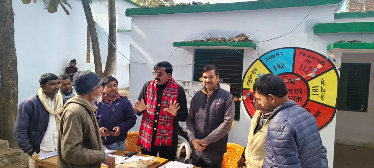 AslamRaineeMLA's tweet photo. #समाजवादी_पार्टी_के_पूर्व_विधायक_ने_किया_
#दर्जनों_गांव_का_दौरा 
मतदाता सूची में नाम जुड़वाने के लिए ग्रामीणों को किया जागरूक 
#दिनांक_01_02_2026 @yadavakhilesh  @aashishsy https://t.co/bdljtfh9VP
