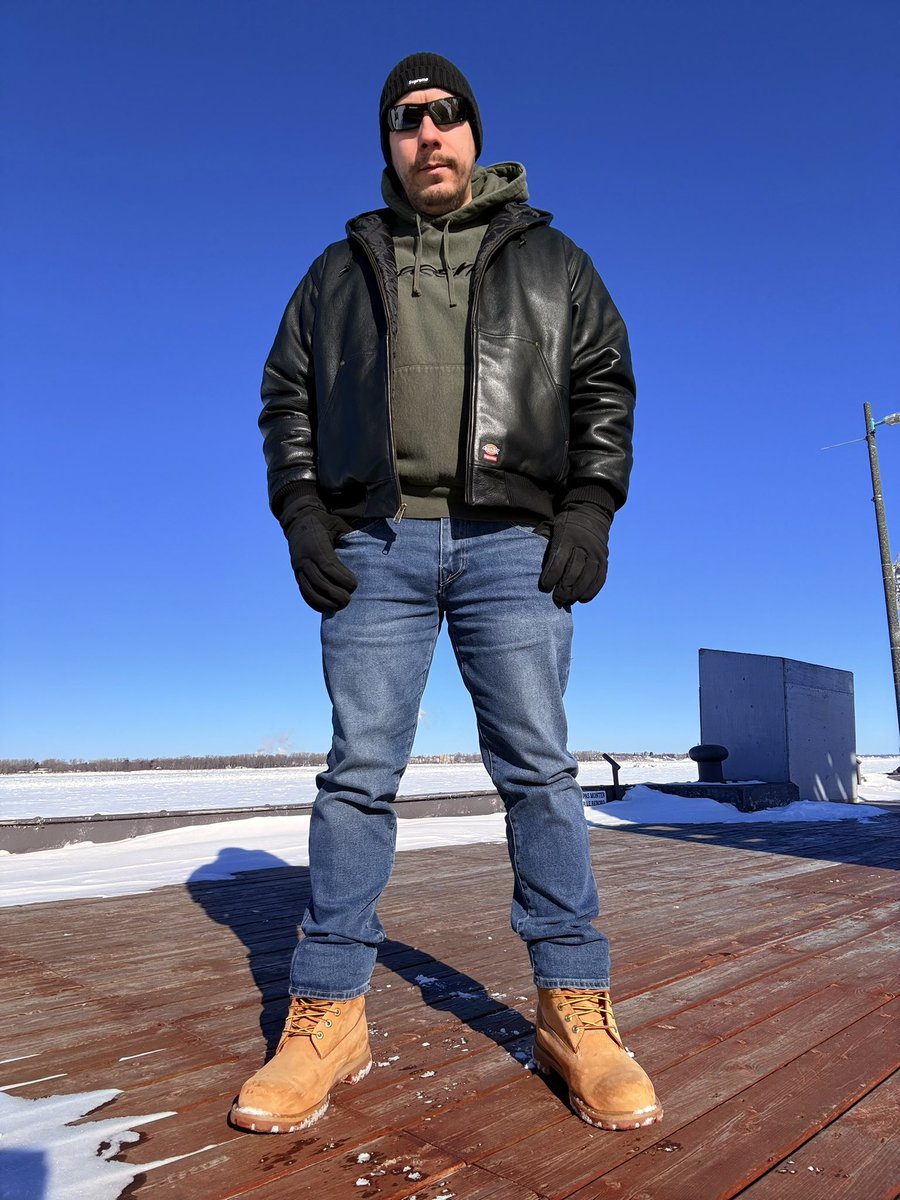 Wanna see my massive size 13 boots sole 😈 like you where in front of me 🥵
It’s on OF alphakawa.com/links