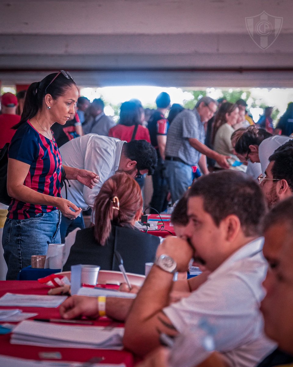 CCP1912oficial's tweet photo. Con una participación récord del 73,6% (11.095 votos), en una jornada ejemplar y de verdadera fiesta Azulgrana, los @SociosCCP cumplieron con su deber hacia nuestra institución 🗳️

Compromiso, identidad y amor por estos colores 💙❤️

Una vez más quedó demostrado: ¡Cerro Porteño es el fenómeno social más grande e importante del Paraguay! 🌪️