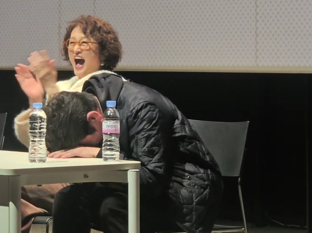 noooseed's tweet photo. 윙크못해서부끄러운아저씨랑 그게웃겨죽겟는누님이좋아요 https://t.co/OFBMigJQ1I