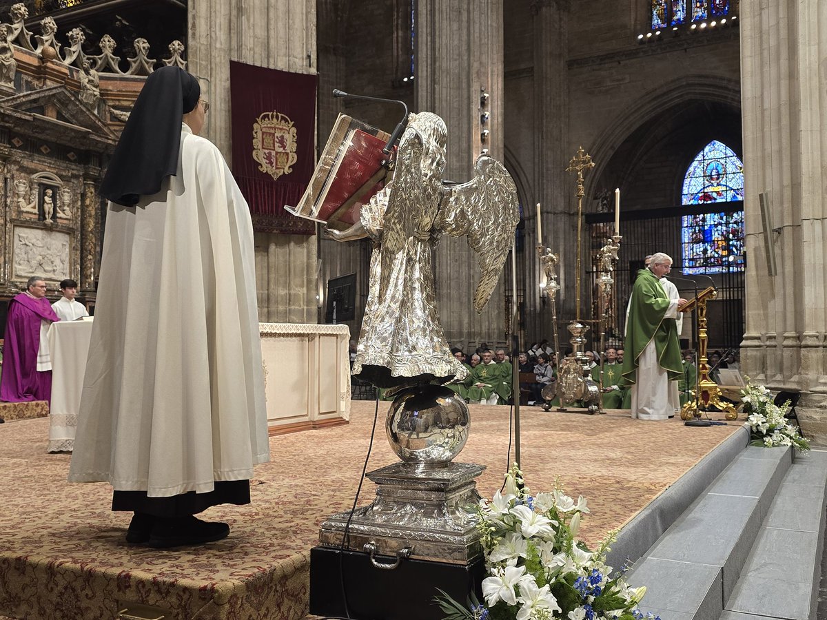 La <a href="/CatedraldeSev/">Catedral de Sevilla Oficial</a> acoge la celebración de la Jornada de la Vida Consagrada. 
▪️Preside la Eucaristía el arzobispo de Sevilla, monseñor José Ángel Saiz Meneses (<a href="/ArzobispoSaiz/">José Ángel Saiz Meneses</a>).
🔴 Puede seguirse en directo a través del canal de #Youtube de la Catedral: youtube.com/live/YgSxhNicX…