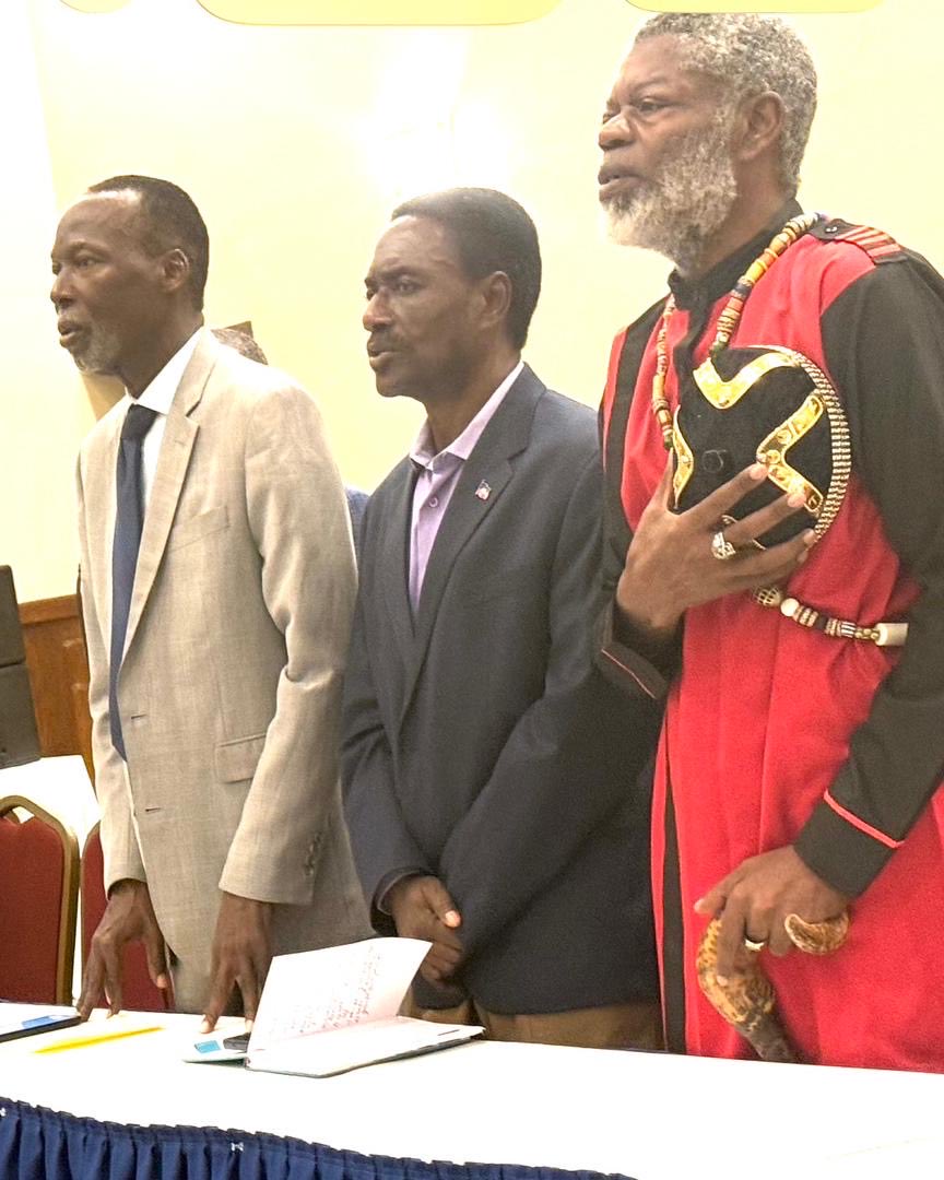 Scoop: Avèk asistans Gwoup intèrelijye yo,klas politik peyi a reyini nan yon gwo rankont,jodi dimanch premye fev 26 la,anndan Otèl OASIS,  nan Petyonvil.Rankont saa ki reyini elit Politik ak elit relijye a ap deside sou gouvènans peyi a aprè 7 fev. 26 a.Kasasyon ou ÒM Politik?