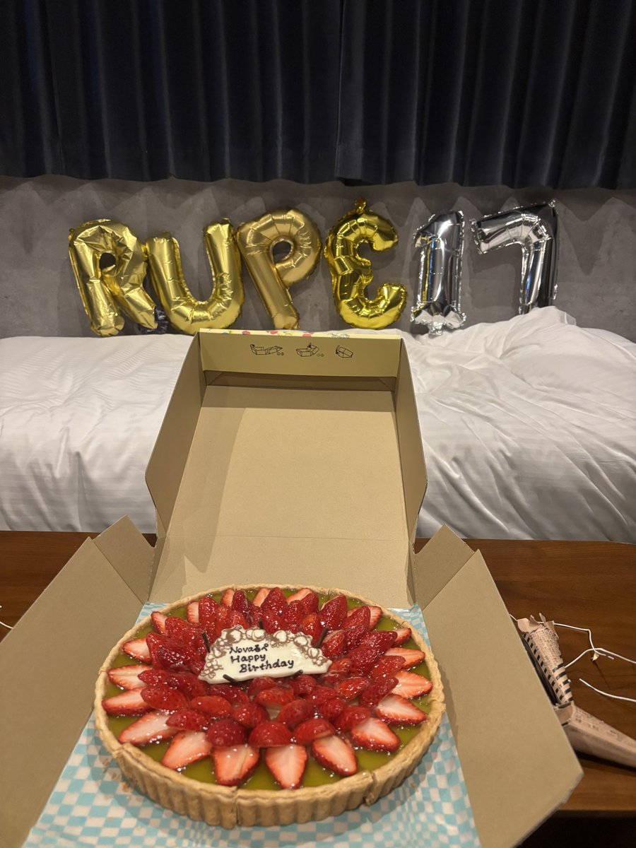 ホテル戻ったらサプライズされた
えぐ泣きそう😭