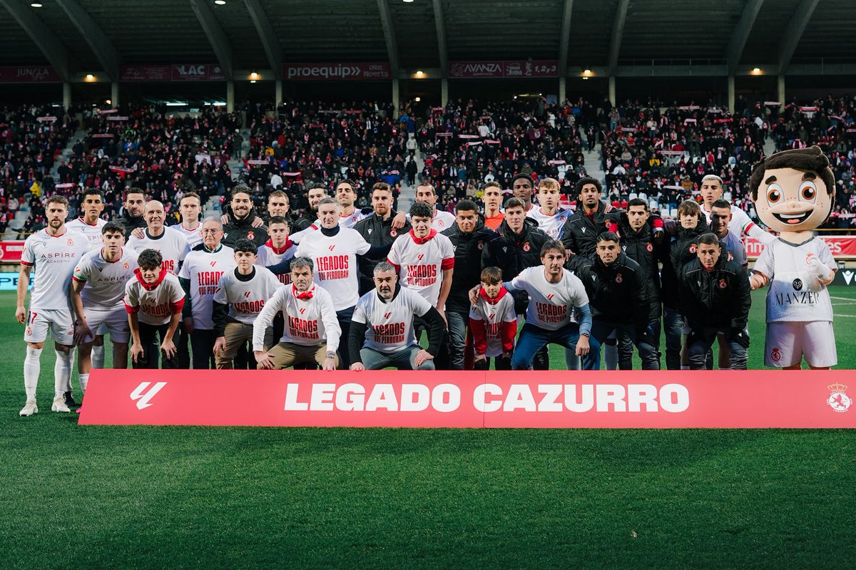 CyDLeonesa's tweet photo. 📸 Una foto con historia

#42LEGADOSLALIGA https://t.co/jERlLfEsnX