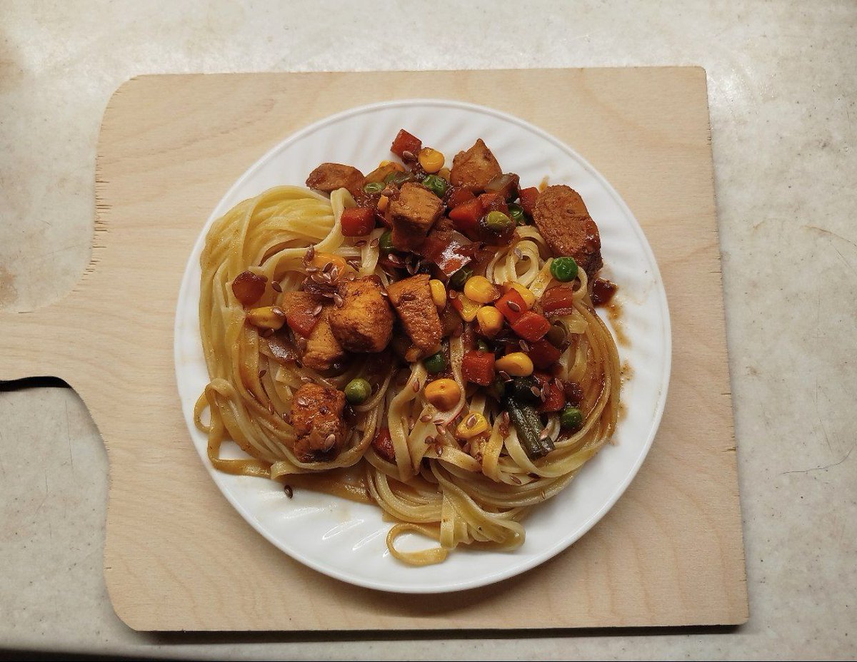 Маленький бро сделал мне подарок. Немного в шоке - у нас не самые хорошие отношения, но последнее время он начал по мне скучать, так как я редко появляюсь дома 😅