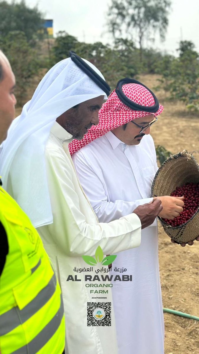 بمناسبة حصول مزرعة الروابي بجبل صلب على شهادة الزراعة العضويه كأول مزرعة بالمحافظة تحصل على شهادة العضوية ويصدر لها رقم عضوية قامت اداره الجمعية الزراعية بزياره المزرعة وشاهدوا منتجات المزرعة واستمعوا لشرح مفصل عن المزرعة وطرق العناية بها وتحرص الجمعية على دعم الزراعات العضوية