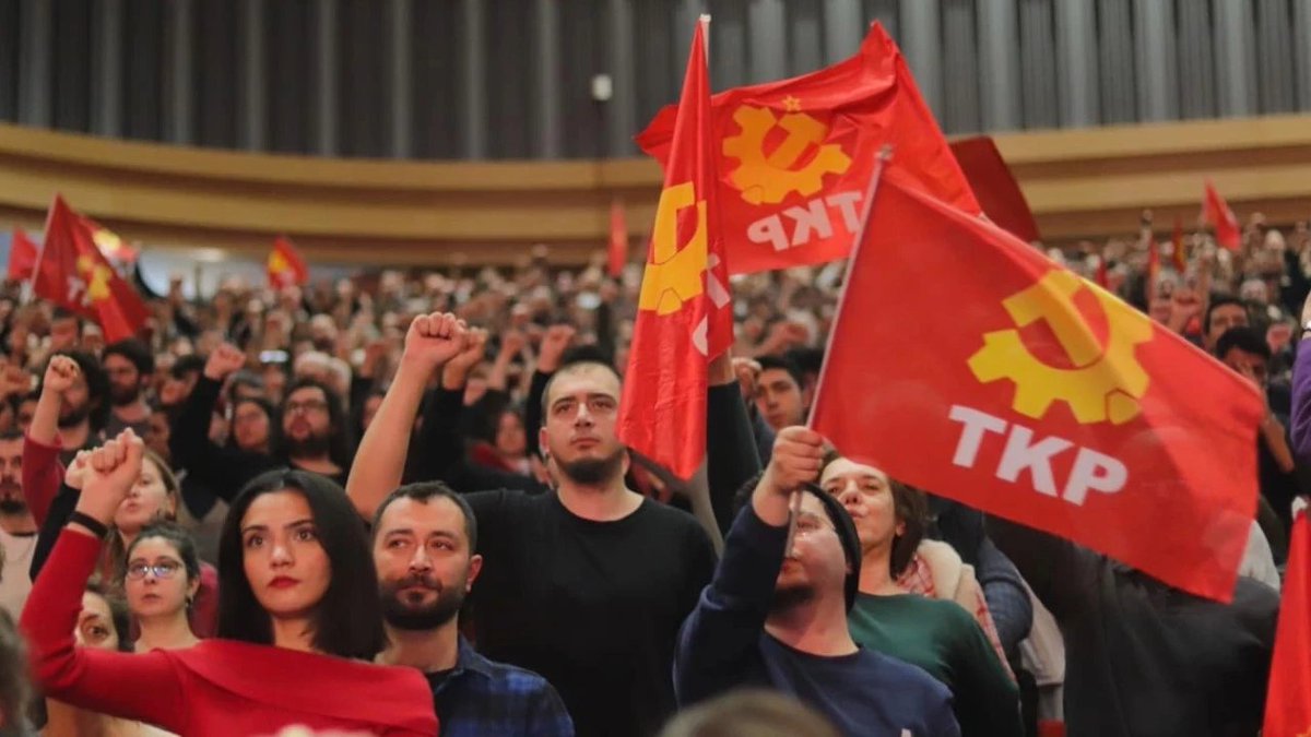 Türkiye Komünist Partisi Genel Sekreteri Kemal Okuyan, Cumhurbaşkanlığı seçimlerinde kendi adaylarını çıkaracaklarını belirterek hiçbir aday ya da partiyle “kötünün iyisi” anlayışıyla ittifaka girmeyeceklerini açıkladı; 100 bin imza engeline rağmen bağımsız ve ilkeli bir tutum