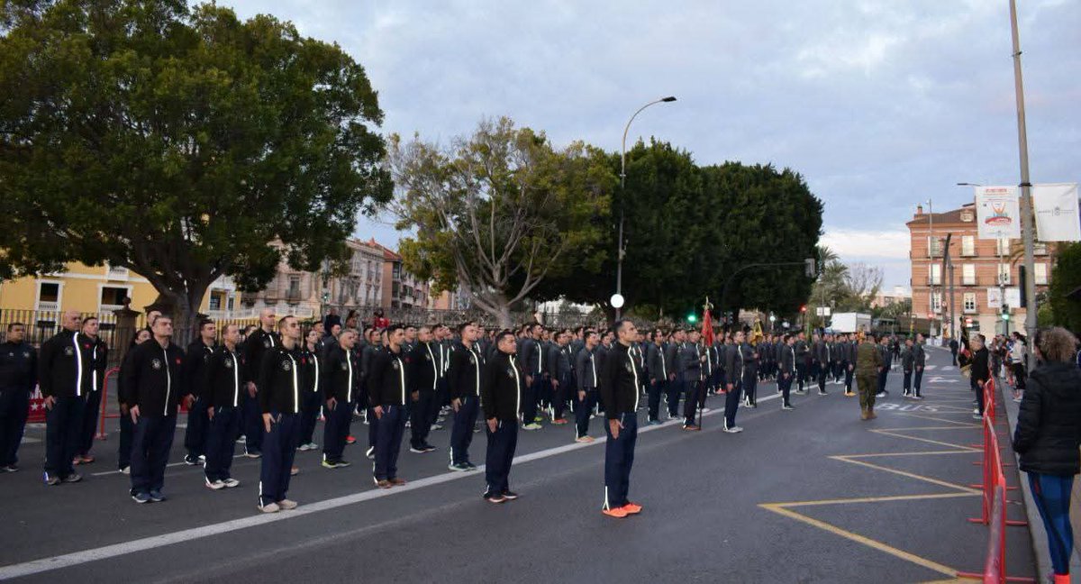 FUTER_ET's tweet photo. El Regimiento N°5 #RIPAC5 #Paracaidistas ha participado hoy en la XIII Maratón @AytoMurcia, demostrando una vez más el compromiso del #EjercitoconelDeporte y la ciudadanía murciana, dándole visibilidad al esfuerzo y la superación personal.
#BrigadaParacaidista
#SomostuEjercito https://t.co/yYyKORFWvv