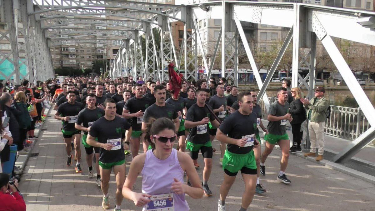 FUTER_ET's tweet photo. El Regimiento N°5 #RIPAC5 #Paracaidistas ha participado hoy en la XIII Maratón @AytoMurcia, demostrando una vez más el compromiso del #EjercitoconelDeporte y la ciudadanía murciana, dándole visibilidad al esfuerzo y la superación personal.
#BrigadaParacaidista
#SomostuEjercito https://t.co/yYyKORFWvv