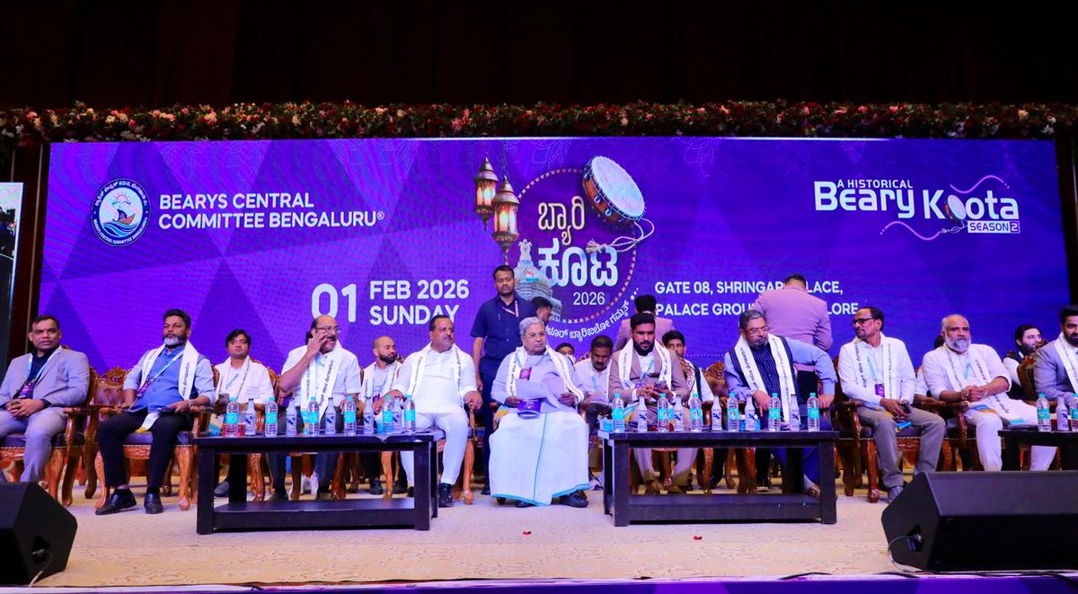 CMofKarnataka's tweet photo. ಬ್ಯಾರಿಗಳನ್ನು ಯಾರೇ ವಿಭಜಿಸಲು ಪ್ರಯತ್ನಿಸಿದರೂ ತಮ್ಮ ಅಸ್ಮಿತೆಯನ್ನು, ಒಗ್ಗಟ್ಟನ್ನು ಉಳಿಸಿಕೊಂಡು ಹೋಗಬೇಕು. ತುಳು ಮತ್ತು ಬ್ಯಾರಿ ಭಾಷೆಗೆ ಲಿಪಿ ಇಲ್ಲದ್ದರಿಂದ ಕನ್ನಡದಲ್ಲಿಯೇ ನಿಮ್ಮತನವನ್ನು ಉಳಿಸಿಕೊಂಡಿರುವುದು ಪ್ರಶಂಸನೀಯ.
ದಕ್ಷಿಣ ಕನ್ನಡ ಜಿಲ್ಲೆಯ ಬ್ಯಾರಿಗಳು ದೇಶ, ವಿದೇಶದ ಅನೇಕ ಭಾಗಗಳಲ್ಲಿ ಕೆಲಸ ಮಾಡುವವರಾದರೂ ಬ್ಯಾರಿ ಅಸ್ಮಿತೆಯನ್ನು ಬಿಟ್ಟುಕೊಟ್ಟಿಲ್ಲ. ಬ್ಯಾರಿಗಳು ಜಾತ್ಯತೀತರು. ಜಾತಿ ವ್ಯಾಮೋಹವಾಗಲಿ, ಧರ್ಮದ ವ್ಯಾಮೋಹವಾಗಲಿ ಇಲ್ಲ. ಮೂಲತಃ ವ್ಯಾಪಾರಿಗಳಾದ ಬ್ಯಾರಿಗಳು ಎಲ್ಲಾ ಸಮುದಾಯಗಳೊಂದಿಗೆ ಹೊಂದಿಕೊಂಡು ಅವರ ಸಂಸ್ಕೃತಿ, ಉದ್ಯೋಗದೊಂದಿಗೆ ತಮ್ಮ ಸಂಸ್ಕೃತಿಯನ್ನು ಉಳಿಸಿಕೊಳ್ಳುತ್ತಿರುವುದು ದೊಡ್ಡ ವಿಚಾರ.
ಬ್ಯಾರಿ ಸಮುದಾಯದವರು ತಮ್ಮ ಹೆಣ್ಣು ಮಕ್ಕಳಿಗೆ ಶಿಕ್ಷಣ ನೀಡುತ್ತಿರುವುದು ಸ್ವಾಗತಾರ್ಹ. ಒಂದು ಕಾಲದಲ್ಲಿ ಮಹಿಳೆಯರು ಅಕ್ಷರ ಸಂಸ್ಕೃತಿಯಿಂದ ವಂಚಿತರಾಗಿದ್ದರು, ಹೆಣ್ಣು ಮಕ್ಕಳು ವಿದ್ಯಾವಂತರಾಗುವುದು ಇತ್ತೀಚಿನ ವರ್ಷಗಳಲ್ಲಿ ಹೆಚ್ಚಾಗಿರುವುದು ಒಳ್ಳೆಯ ಬೆಳವಣಿಗೆ. ಲಿಂಗ ತಾರತಮ್ಯ ಹೋಗಲಾಡಿಸಲು ವಿದ್ಯಾಭ್ಯಾಸ ಅವಶ್ಯಕ.
ಎಲ್ಲರೂ ಜಾತ್ಯತೀತರಾಗಿರುವುದು ಮುಖ್ಯವಾಗಿದ್ದು, ಪ್ರತಿಯೊಬ್ಬರೂ ಪರಸ್ಪರ ಪ್ರೀತಿಸಬೇಕು ಮನುಷ್ಯರಾಗಿ ಬಾಳಬೇಕು ಎಂದು ಎಲ್ಲಾ ಧರ್ಮಗಳೂ ಹೇಳುತ್ತವೆ. ಧರ್ಮವನ್ನು ತಮ್ಮ ಅನುಕೂಲಕ್ಕೆ ತಕ್ಕಂತೆ ವ್ಯಾಖ್ಯಾನಿಸುವುದು ಸರಿಯಲ್ಲ.
ಬ್ಯಾರಿ ಭವನ ನಿರ್ಮಾಣಕ್ಕೆ 5 ಕೋಟಿ ರೂ ನೀಡಿದ್ದೆ. ಬ್ಯಾರಿ ಭಾಷೆ, ಕಲೆ ಉಳಿಸಲು ಸರ್ಕಾರ ನೆರವು ನೀಡಲಿದೆ. ಮಂಗಳೂರು ಬ್ಯಾರಿ ಅಕಾಡೆಮಿಗೆ 3 ಕೋಟಿ, ಹಜ್ ಭವನಕ್ಕೆ 10 ಕೋಟಿ ಅನುದಾನ ನೀಡಲಾಗಿದೆ.
ಬ್ಯಾರಿ ಸಮುದಾಯಕ್ಕೆ ಸೇರಿದ ಯು. ಟಿ.ಖಾದರ್ ವಿಧಾನಸಭಾಧ್ಯಕ್ಷರಾಗಿ ನಿಷ್ಪಕ್ಷಪಾತವಾಗಿ ಕಾರ್ಯನಿರ್ವಹಿಸುತ್ತಾ, ಸಾಂವಿಧಾನಿಕ ಮೌಲ್ಯಗಳನ್ನು ಎತ್ತಿಹಿಡಿಯುತ್ತಿದ್ದಾರೆ. ಇಡೀ ಬ್ಯಾರಿ ಸಮುದಾಯ ಇನ್ನಷ್ಟು ಆರ್ಥಿಕವಾಗಿ, ರಾಜಕೀಯವಾಗಿ ಮತ್ತು ಸಾಮಾಜಿಕವಾಗಿ ಸಬಲರಾಗಲಿ ಎಂದು ಹಾರೈಸುತ್ತೇನೆ.
- ಇಂದು ಬ್ಯಾರಿಸ್ ಸೆಂಟ್ರಲ್ ಕಮಿಟಿ, ಬೆಂಗಳೂರು ಇವರ ವತಿಯಿಂದ ಅರಮನೆ ಮೈದಾನದಲ್ಲಿ ಆಯೋಜಿಸಿದ್ದ ಬೃಹತ್ "ಬ್ಯಾರಿ ಕೂಟ -2026" ಅನ್ನು ಮುಖ್ಯಮಂತ್ರಿ @siddaramaiah ಅವರು ಉದ್ಘಾಟಿಸಿ, ಮಾತನಾಡಿದರು