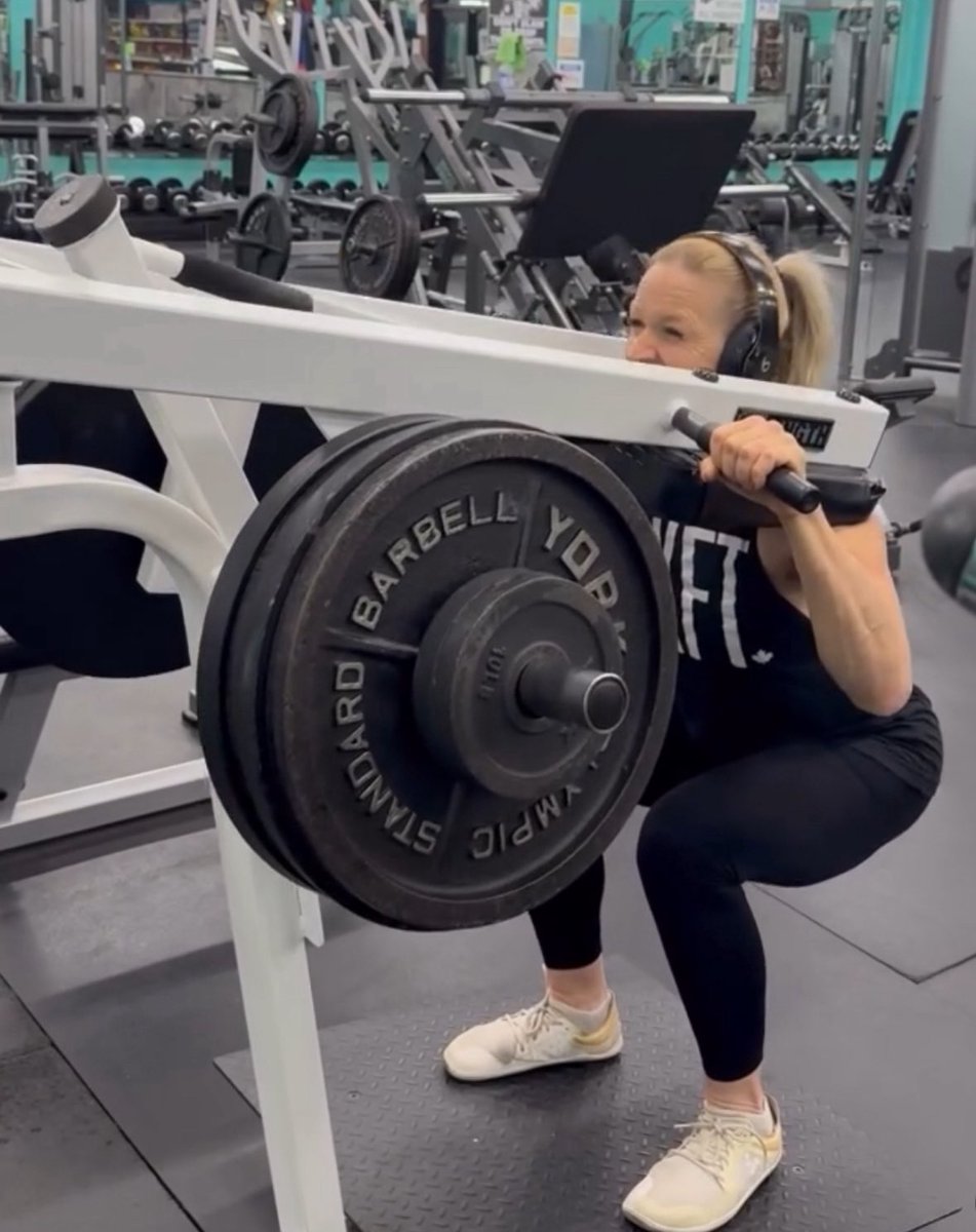SaskFit's tweet photo. Happy Sunday #Saskfitfamjam 

Thankful for everyone who has #supportedlocal so far. 

This will be the last post for a little bit as #SKFT undergoes some changes! 

Stay tuned for a live announcement tomorrow! 

Happy Birthday Andrea! 

#SASKFIT #SASKPROUD https://t.co/rMEVfNfiCk