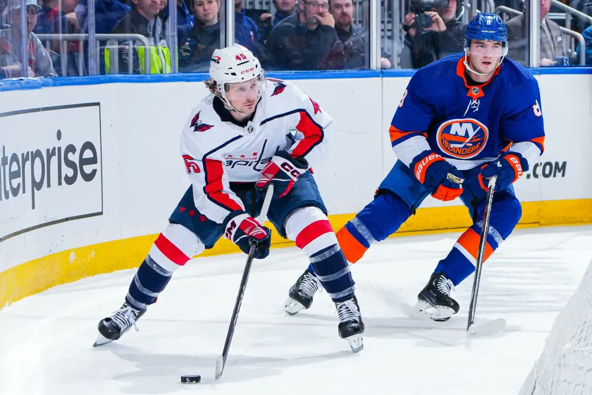 Cloudbet's tweet photo. 🥅Islanders vs. Capitals🏒 

With a red-hot Ilya Sorokin (leading the NHL with 6 shutouts) and Alex Ovechkin chasing the 1,000-goal milestone, consider these #NHL angles:

🧱 Under 5.5 Goals: isles have hit the Under in 14 of 20 road games. 
🇷🇺 Ovechkin Over 0.5 Pts https://t.co/4jb0K4SDDk