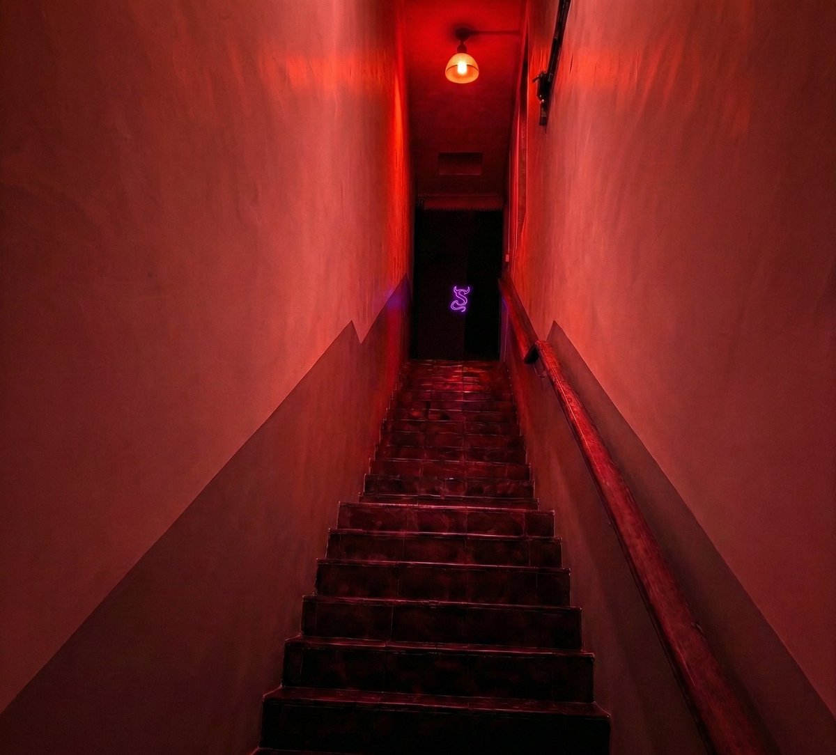 ‼️Recuerda que nos encontramos en 2do piso subiendo las escaleras📍Av. 8 de julio casi esquina con av. de La Paz, Col centro Guadalajara, Jalisco México 🇲🇽
JUEVES SWINGER - Mujeres y hombres 
VIERNES Y SÁBADO GAY - Solo hombres
DOMINGO PAREJAS - Todos los géneros bienvenidos