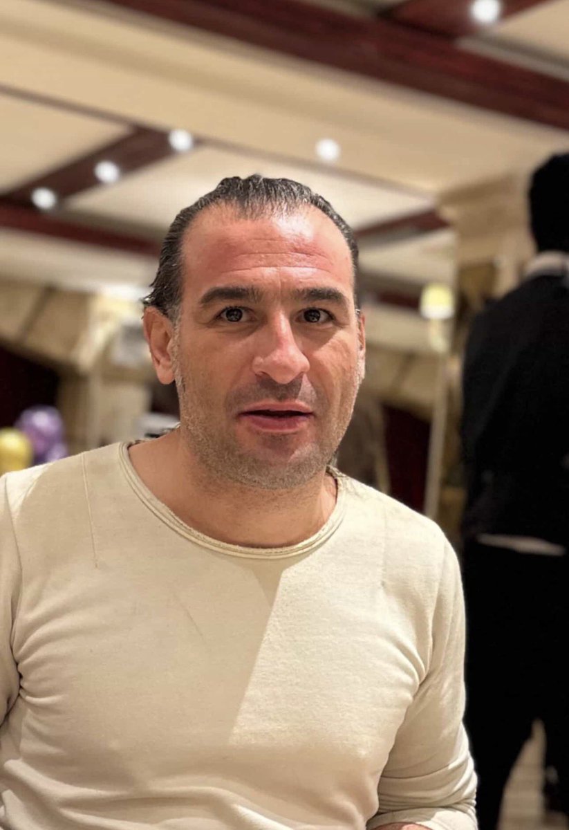 KhatibiOfficial's tweet photo. #اميرعلی_موسوی (مصطفی موسوی)
روز دوم بهمن به خانه ش در خیابان پیروزی حمله می‌کنند، شكنجه ش می‌کنند، طناب دار دور گردنش می‌اندازند و با خودشان می‌برند. هیچ خبری از او در دست نیست.
#IranMassacre 
#iransilentexecusions https://t.co/lyHeyAShb1
