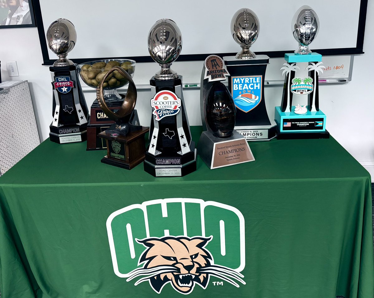 Savannah Banks tweet media