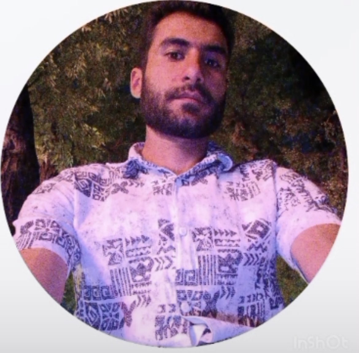 فرزند ایران و کشته شده در راه وطن #فرشاد_مختاری 

شرط تحویل پیکرش به خانواده این بوده که به همه بگید رفیقش با چاقو زده به قلبش..