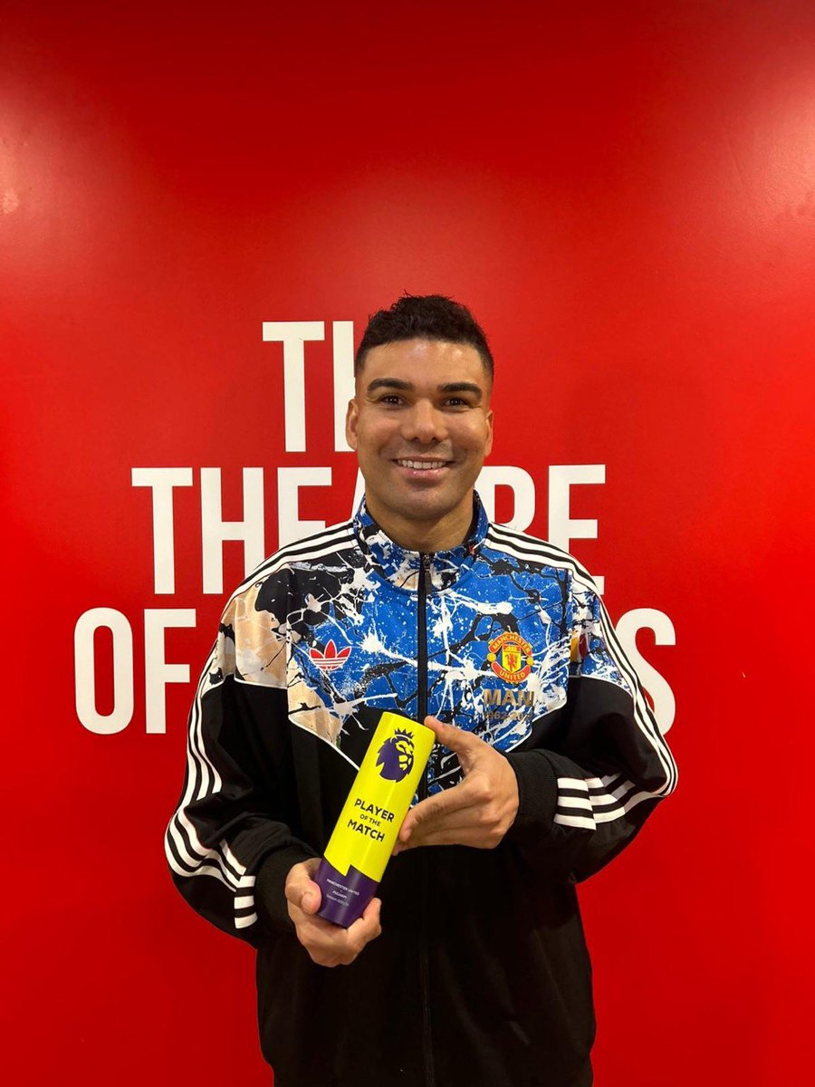 StretfordPaddck's tweet photo. 🔴🏆 Casemiro with his MOTM award 

#MUFC https://t.co/6Yex24J453