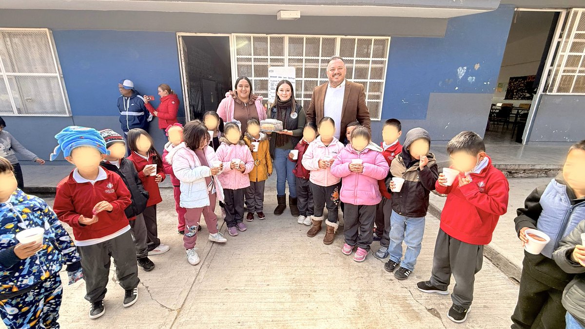 𝗥𝗨𝗧𝗔 𝟱 𝗟𝗘 𝗖𝗨𝗠𝗣𝗟𝗘 𝗣𝗥𝗢𝗠𝗘𝗦𝗔 𝗔 𝗡𝗜𝗡̃𝗢𝗦 👧🏻
En nuestra penúltima visita en la primaria Miguel Hidalgo ruta 5 se comprometió a premiar el esfuerzo y desempeño escolar de los pequeños.
Ruta5 está de vuelta enseñando y cumpliendo.
#ruta5 #durango #niños #primaria