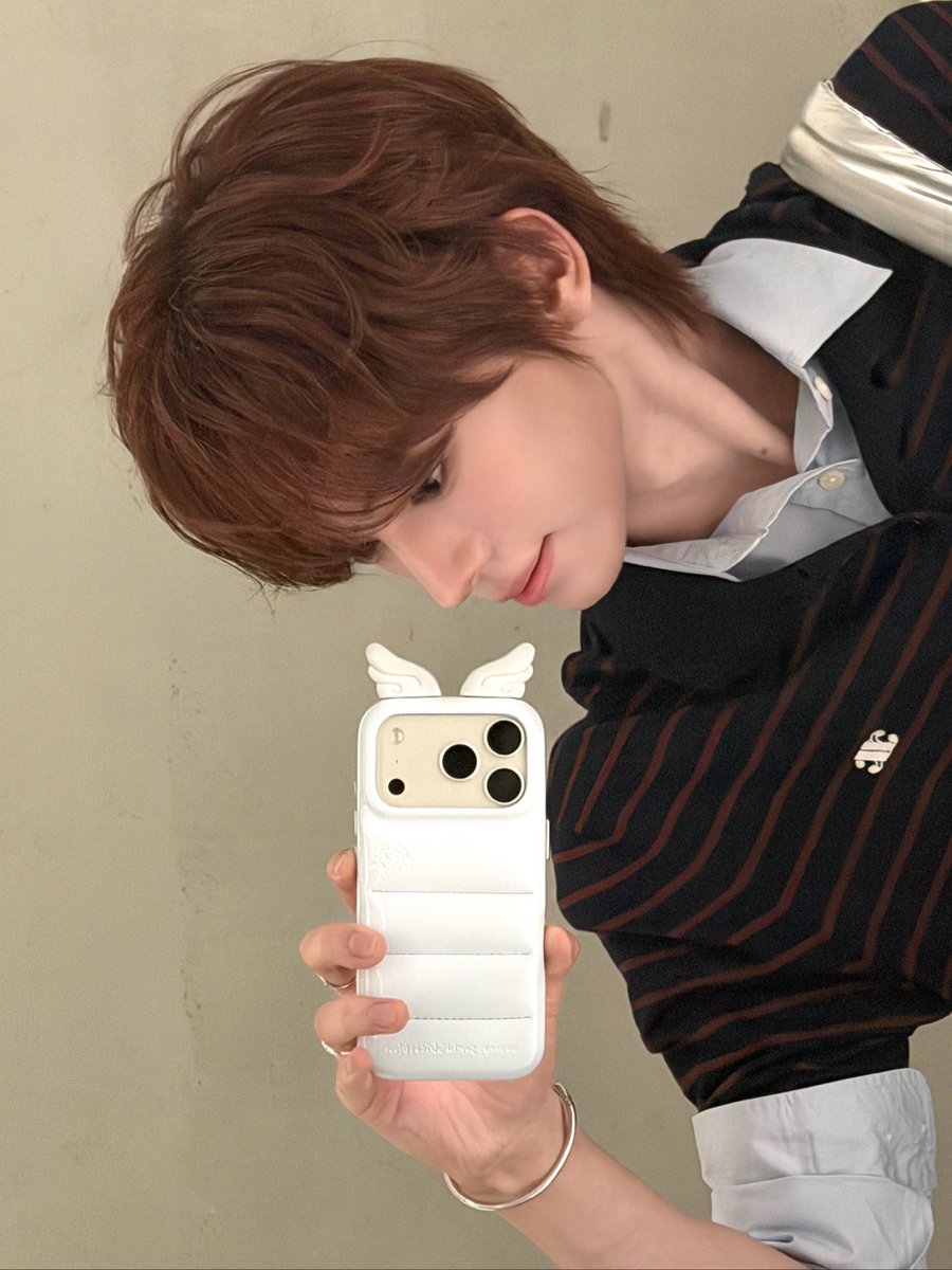 Hranjin's tweet photo. seeking a different vantage point, where the lines of a classic stripe meet the softness of a fleeting thought. https://t.co/vWSpwgDl1Z