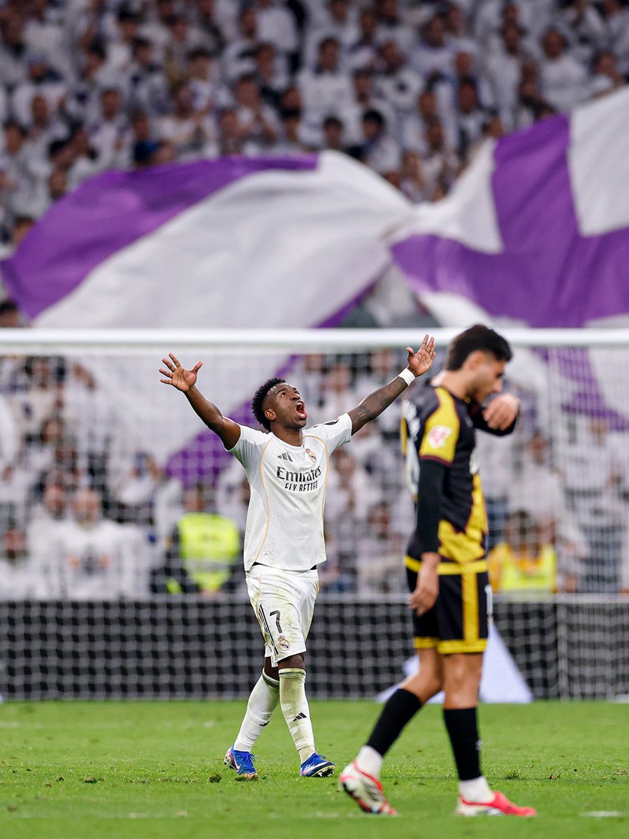 KamerfootTeam's tweet photo. @LaLiga🇪🇦
Le @realmadrid s'impose 2-1 face au @RayoVallecano avec un magnifique but de @vinijr qui emballe de nouveau les socios du #SantiagoBernabéu, et un penalty réussi dans le temps additionnel par @Kylian . https://t.co/ZvX3ABbhDE