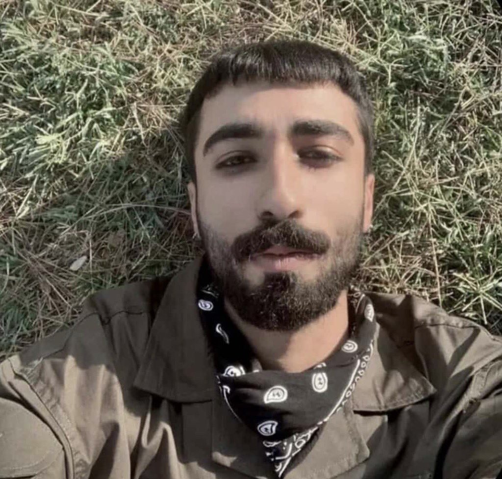 #احمدرضا_افشاری_نژاد
جمعه ۱۹ دی در محل کارش دستگیر شده.
دانشجوی دانشگاه هنر تبریز که در  زندان #تبریز در خطر #اعدام ه.

🚨 URGENT: Human Rights Alert
#AhmadrezaAfshariNejad has reportedly been detained and is possibly at risk of execution. His life and safety may be in serious