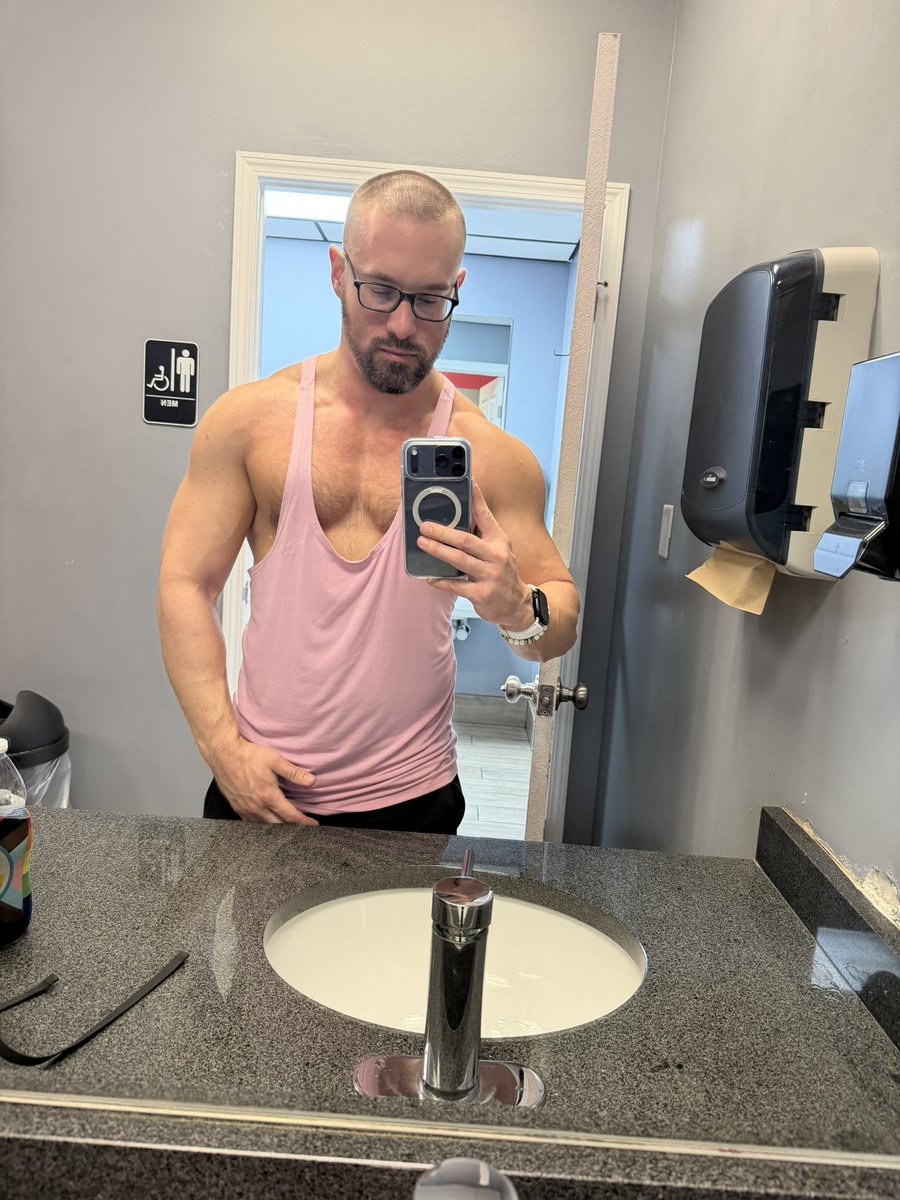 altO488's tweet photo. Greetings from the itty bitty titty committee 🤓 https://t.co/15EcUXhT4k
