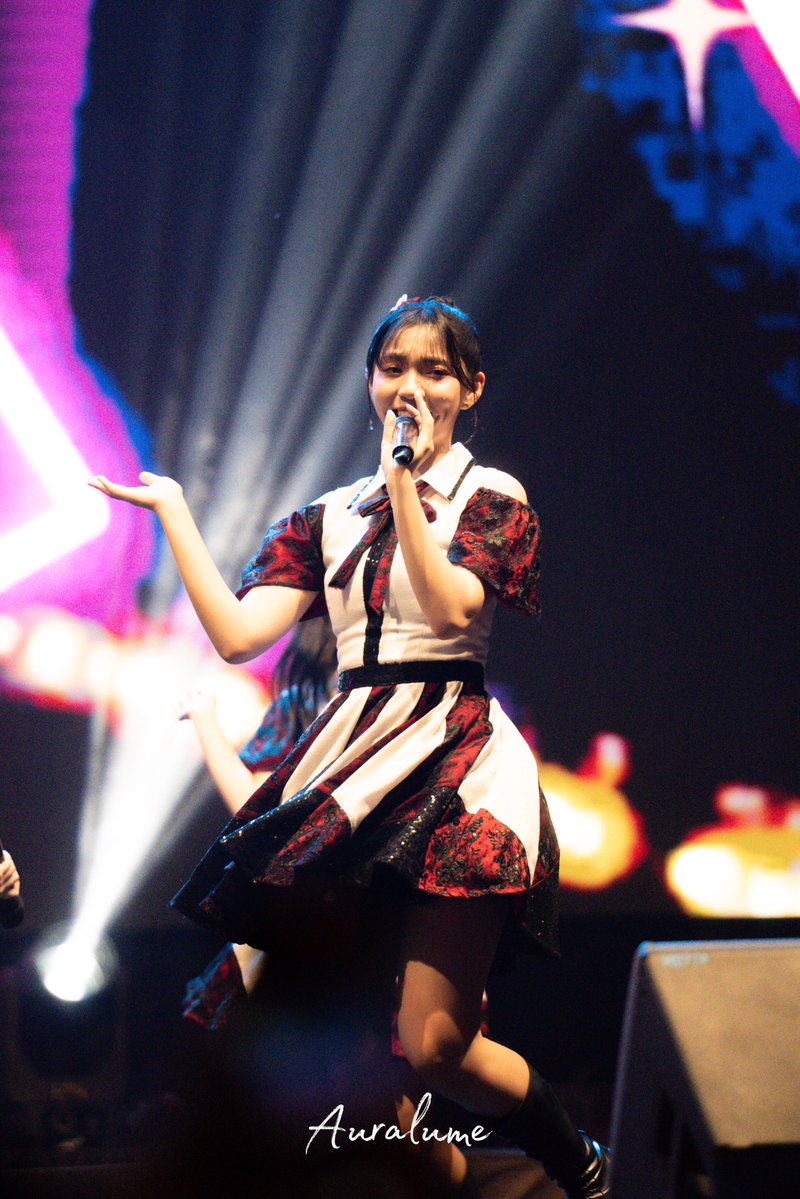 auralume's tweet image. Where passion meets the spotlight.
@Aralie_JKT48 

Swara Semesta 2026, Tulungagung.
010226