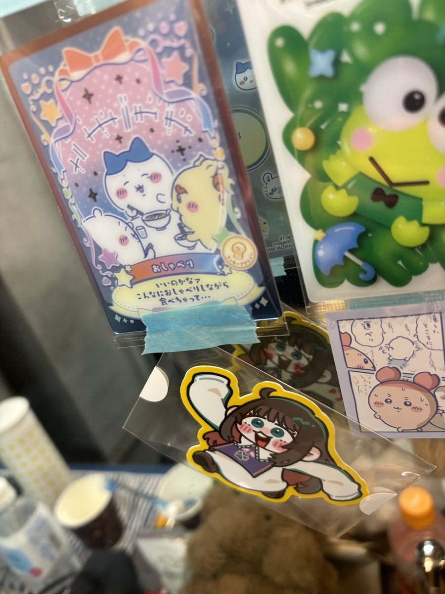 英雄学園の強火オタクっていうか英雄学園卒業生のぞの(<a href="/zonogk/">ぞの</a> )ちゃんからイラストいただきました！うーれーしーいー！ごきげんパイヤンと血みどろパイヤンの裏表！！嬉しすぎて鏡前に貼ったら、鏡に血みどろ映ってたいへん良きでした。ありがとう💖