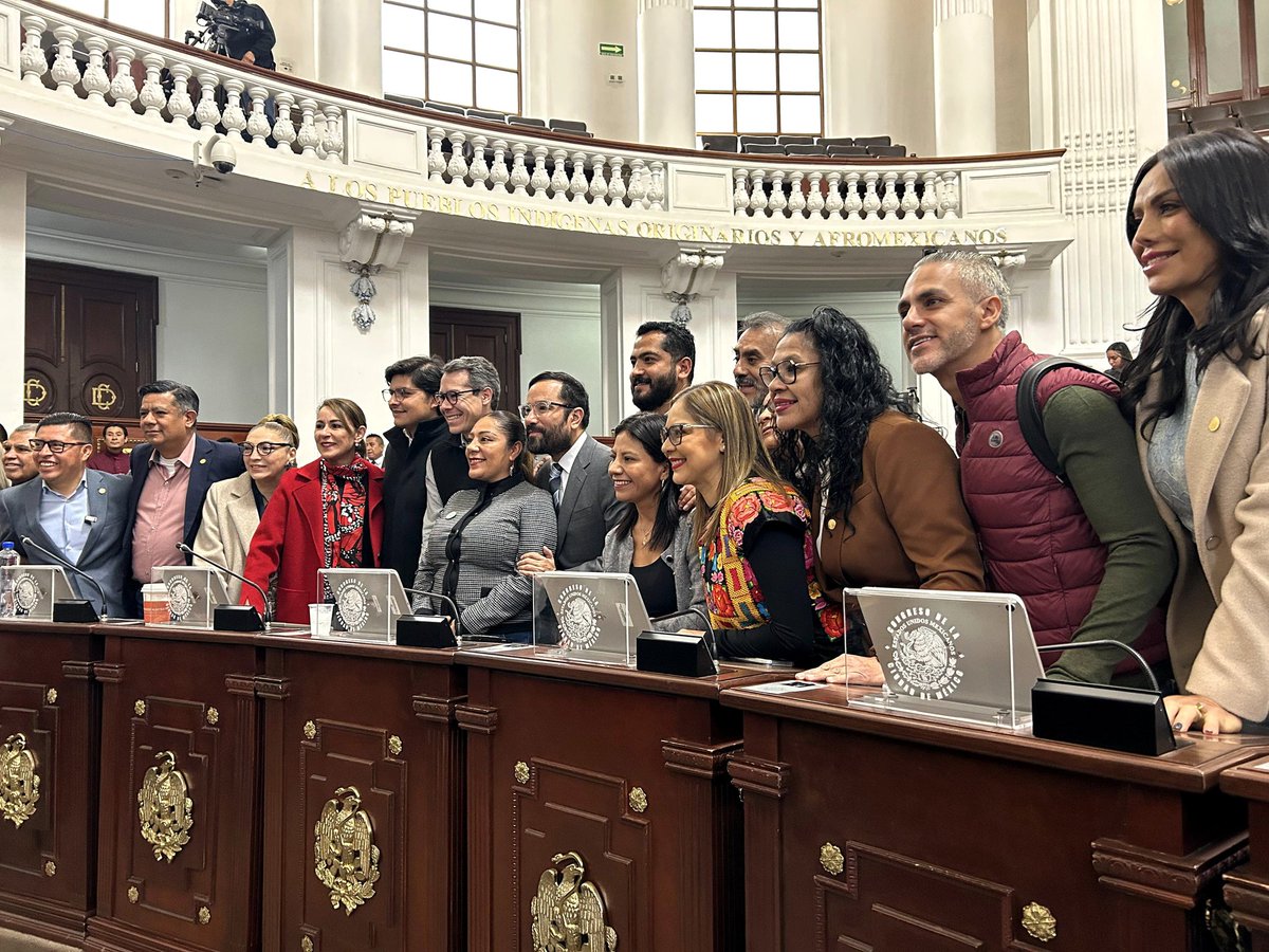 🏛️🔔 Hoy iniciamos un nuevo mes y con ello damos paso a la Sesión de Apertura del Segundo Periodo Ordinario del Segundo Año de Ejercicio de la #IIILegislatura.
Desde el Congreso, continuaremos impulsando iniciativas, acuerdos y acciones que fortalezcan los derechos, el bienestar