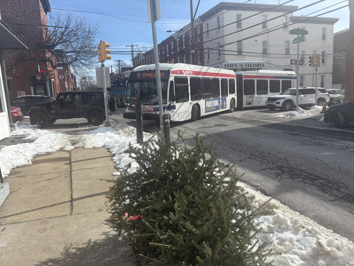 thomdaviden's tweet photo. Hey @PhiladelphiaGov! You’re causing a multi-bus traffic jam at 27th and Poplar. https://t.co/RSTVxkoQgp
