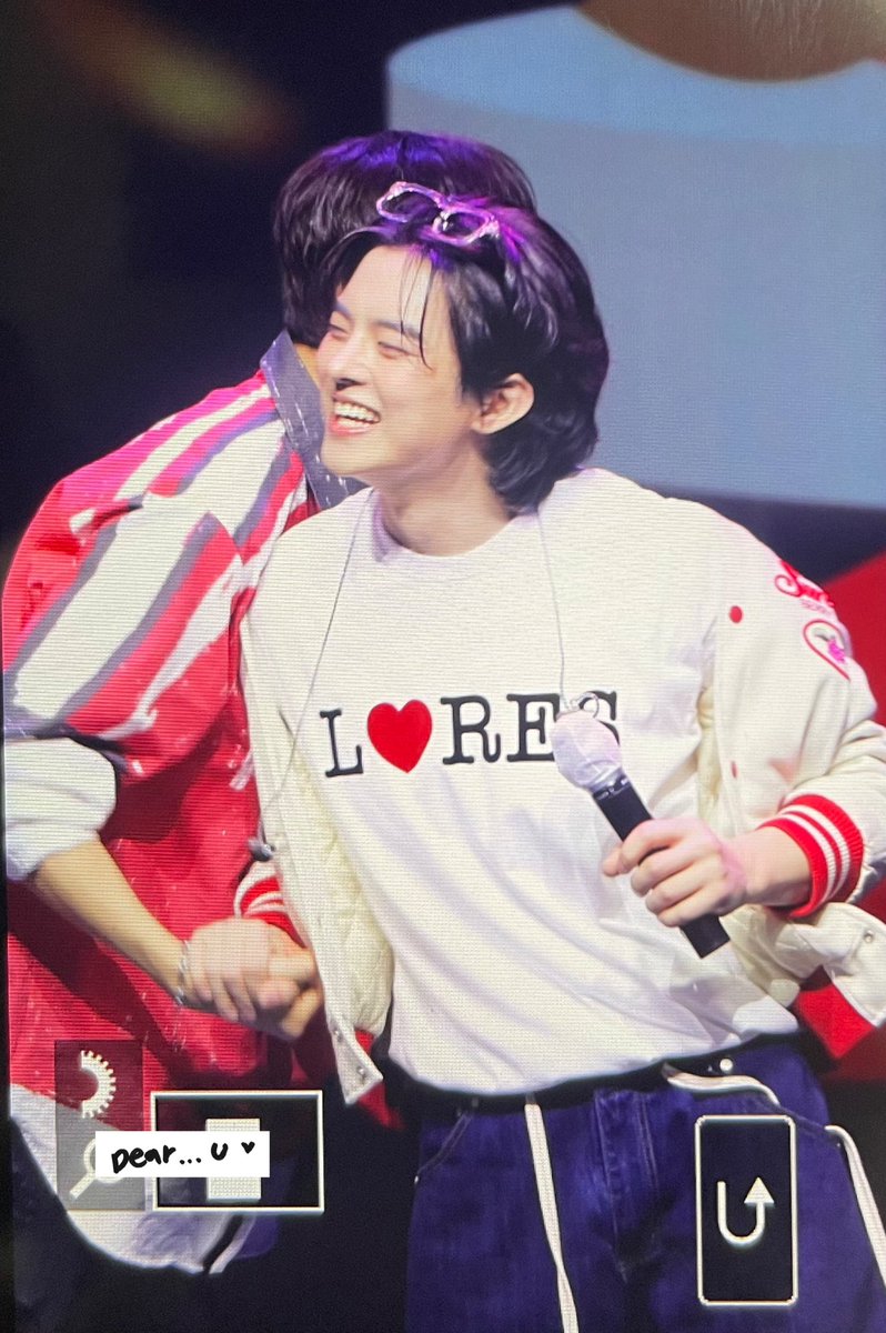 260201 #복숭아꽃이피었습니다 팬미팅 Pre

오늘도 와썹와썹ㅋㅋㅋㅋ
막형하고 싶은 정수빈씨는 웃으면 애기인걸로 들킨다.. 너무 귀여워🥺🥺

#정수빈 #수빈 #鄭秀彬 #スビン  #빅톤
 #SUBIN #JUNGSUBIN #Dear_U