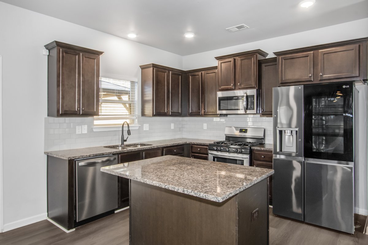 WalilArcherLive's tweet photo. I had the opportunity to photograph this 4-bed, 2.5-bath, 2,189 sqft beautiful home, capturing its space, layout, and details. #AtlantaRealEstate #WalilArcherPhotography https://t.co/Kg7cIOfKXs
