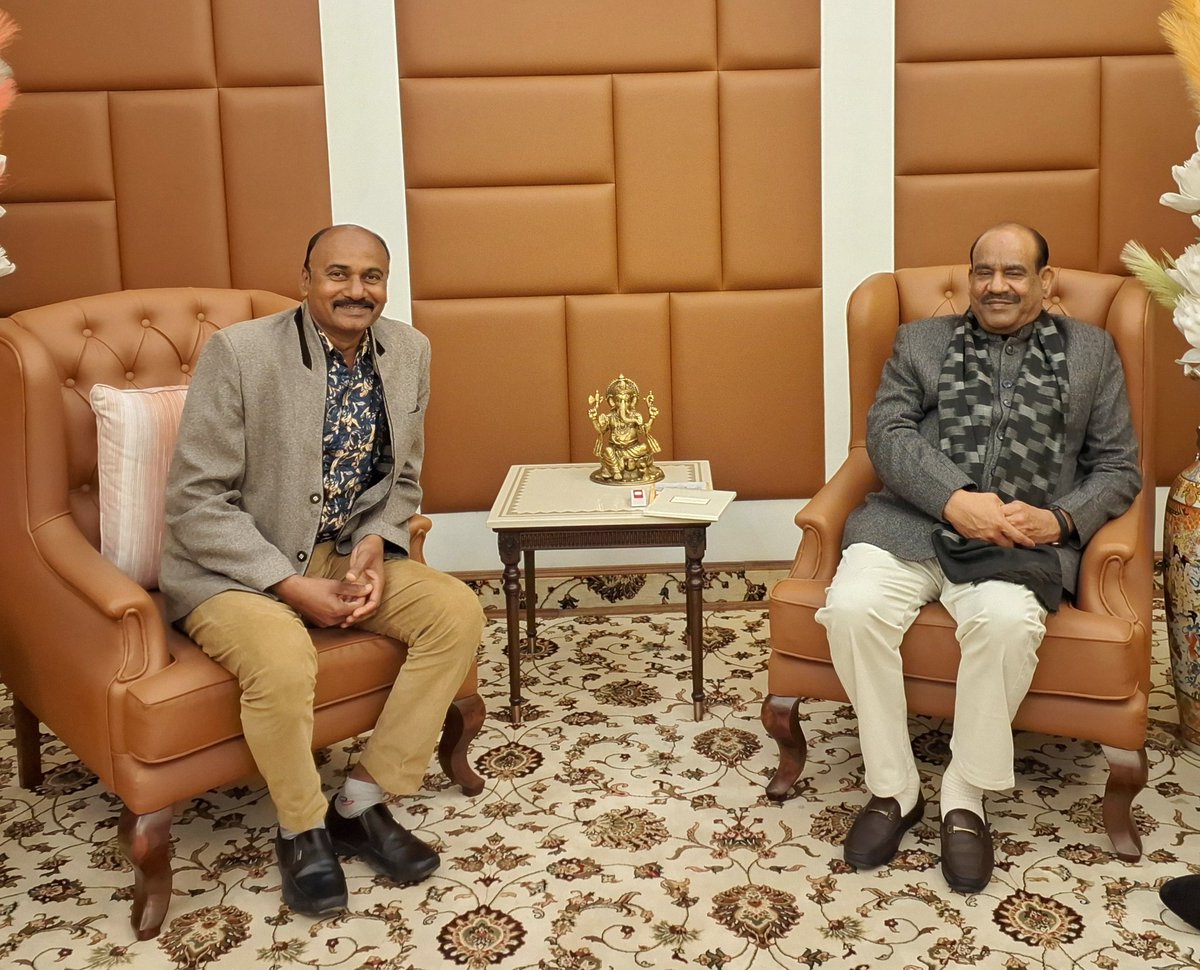 NarayanMandowra's tweet photo. माननीय लोकसभा अध्यक्ष श्री ओम जी बिरला जी के साथ दिल्ली में https://t.co/aWlUAoHNLc