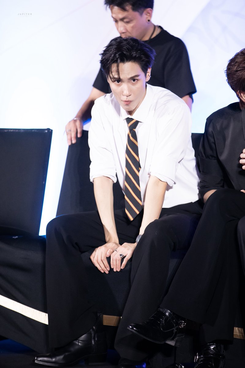 jrr_juupiter's tweet photo. ผมให้เลยคับพี่ เชิ้ตขาวผูกไทค์ ผมหายใจไม่ออกละคับ 

#junniorrs @jnnrrs : ◡̈ 𓂃𓈒 ꙳
 #MyRomanceScammerEP1 https://t.co/aAWh8meKwl