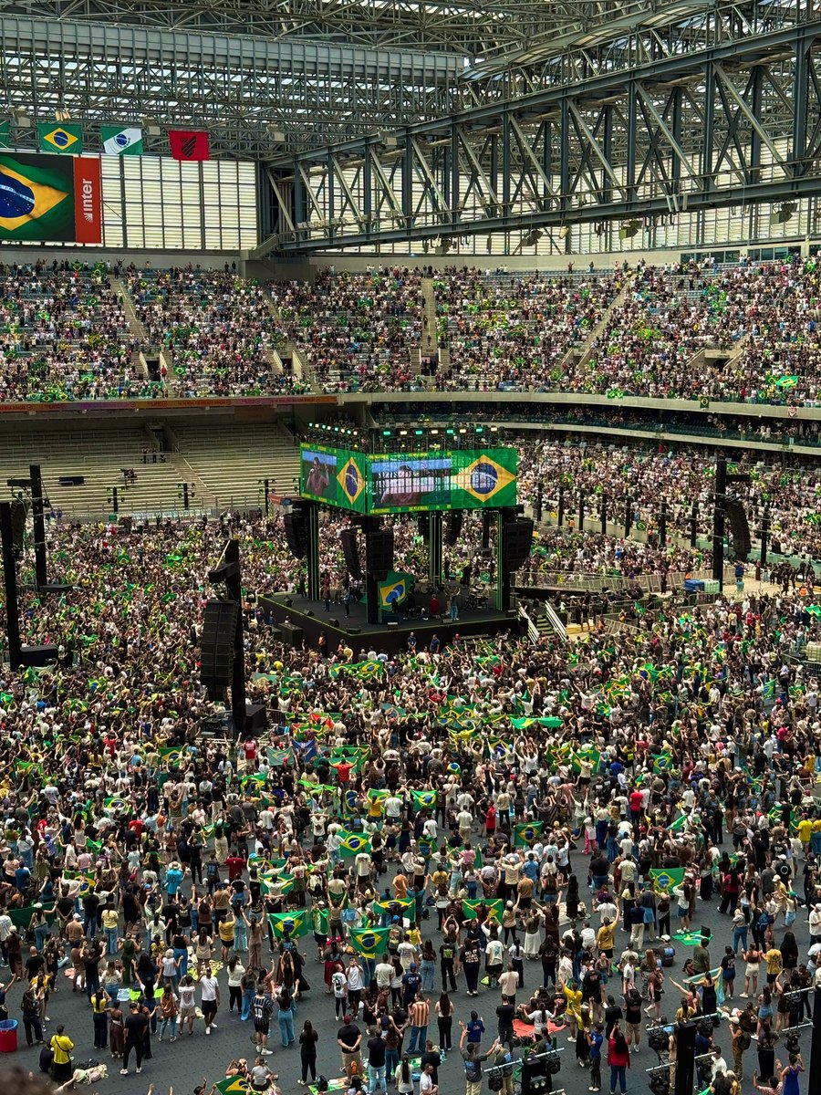 SamuelMarcos__'s tweet photo. Foi benção demais! 🔥🇧🇷
@thesendbrasil 🚐
#Curitiba #TheSend #Brasil https://t.co/d1HYv4bn5Z