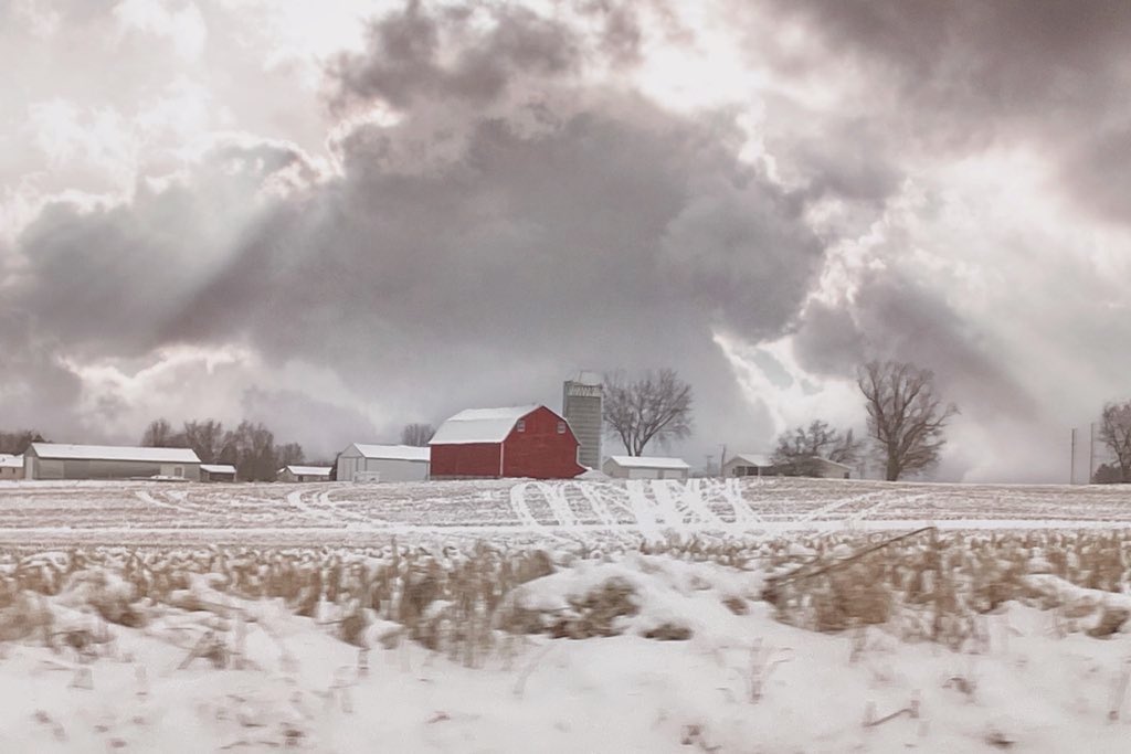 MoonGod32130913's tweet photo. Happy February ❤️
I love those country roads ❤️❄️
#RedBarnPhotography
#WinterScapes
#CountryRoads https://t.co/6BdiHsEMsu