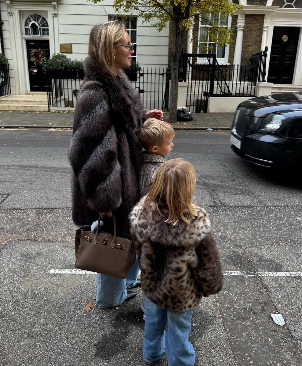 Diorgirlx's tweet photo. motherhood https://t.co/pVDXnv9n3x