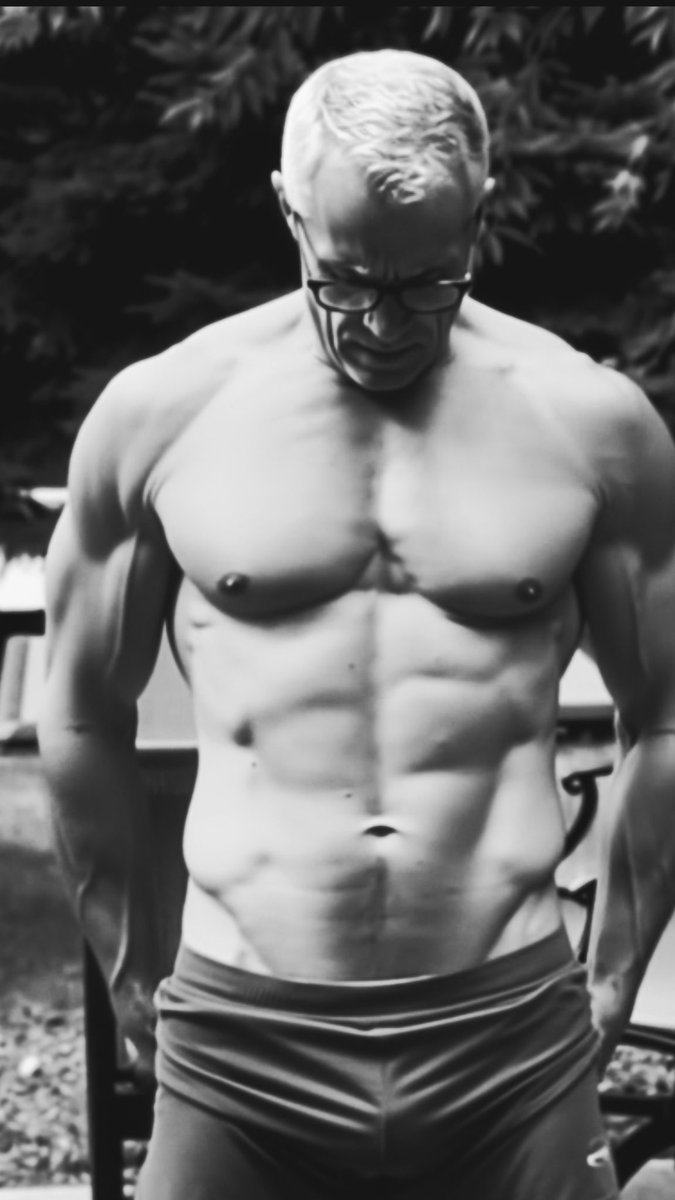 MTransformed's tweet photo. I was at about 8% body fat in this picture from last year. About 12% now. https://t.co/9cfjOYGYtV